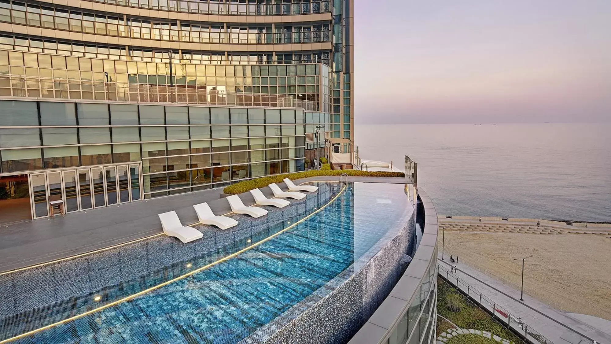 Property building, Swimming Pool in Signiel Busan