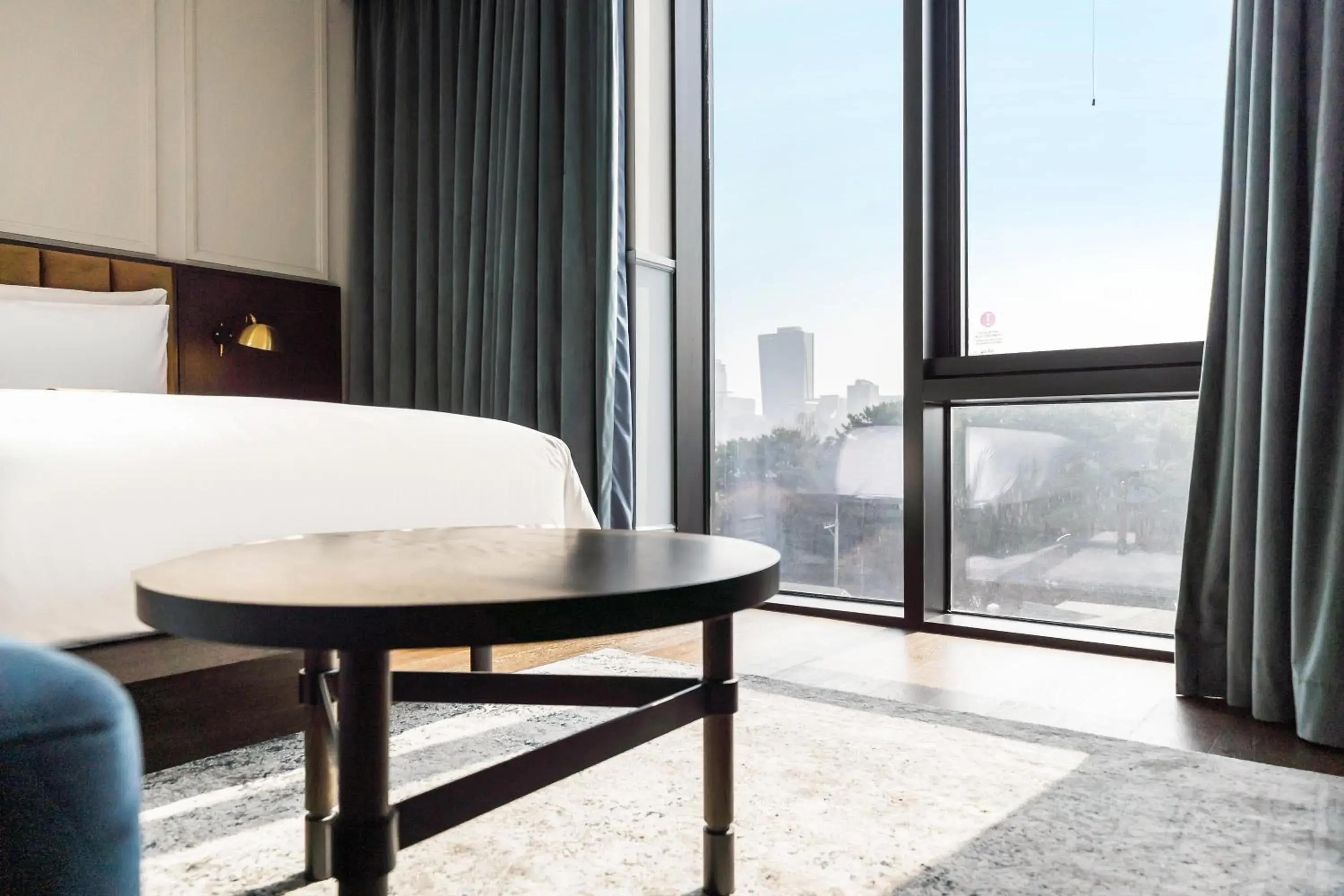 Bed, Seating Area in Hotel Crescendo Seoul