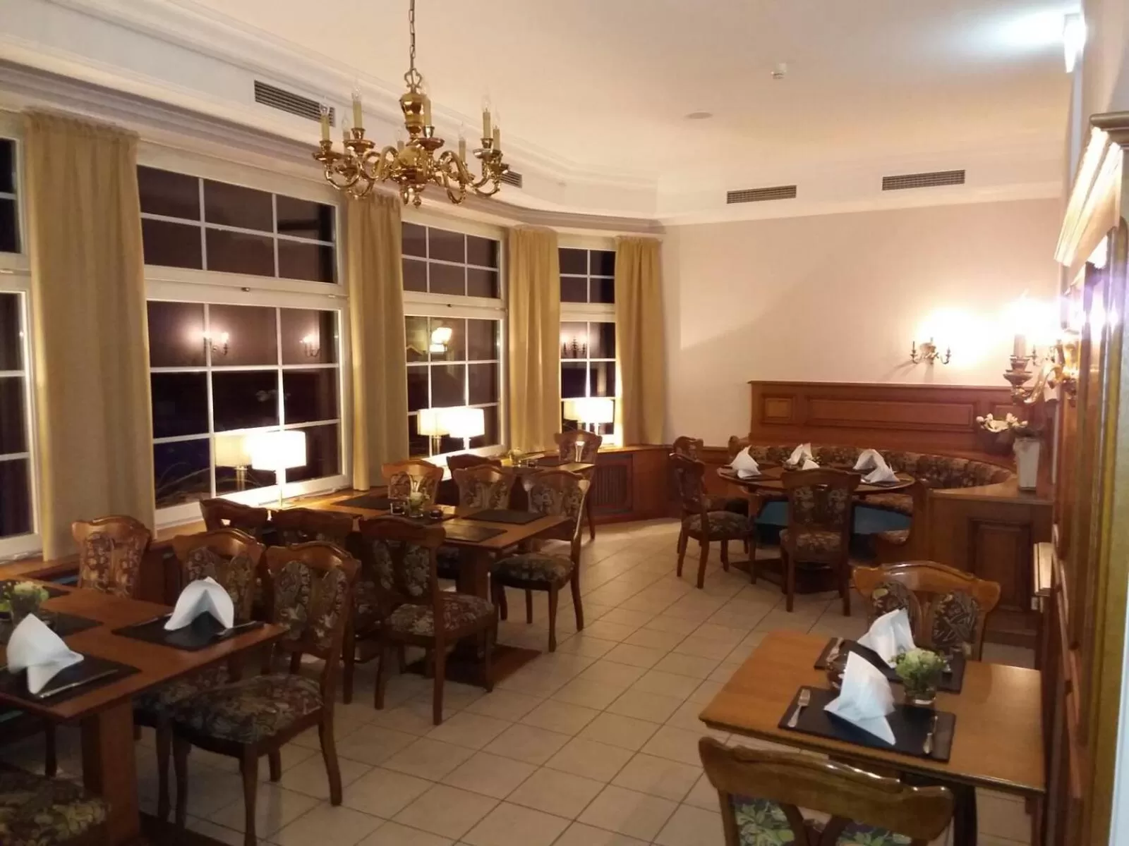 Restaurant/places to eat in Parkhotel Forsthaus