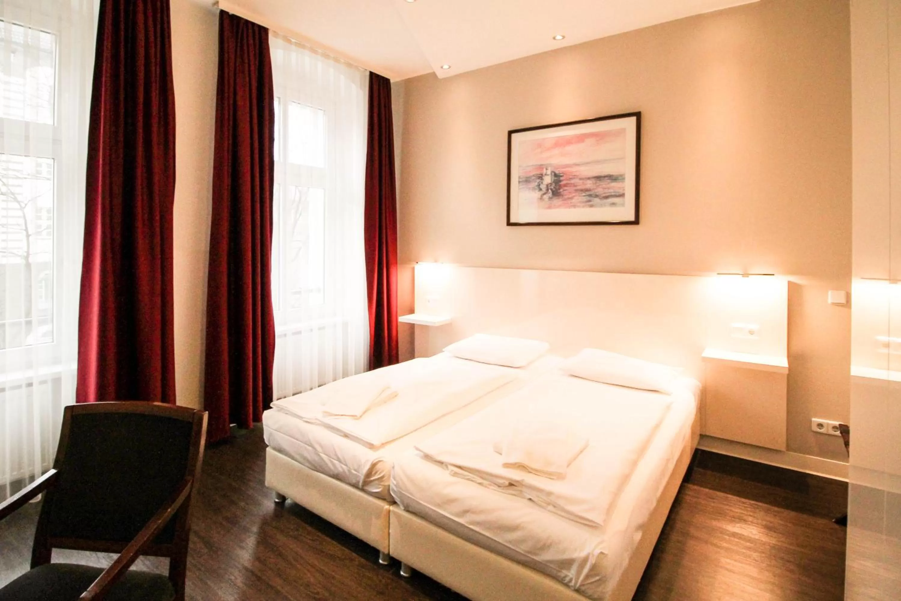 Photo of the whole room, Bed in Hotel Prens Berlin