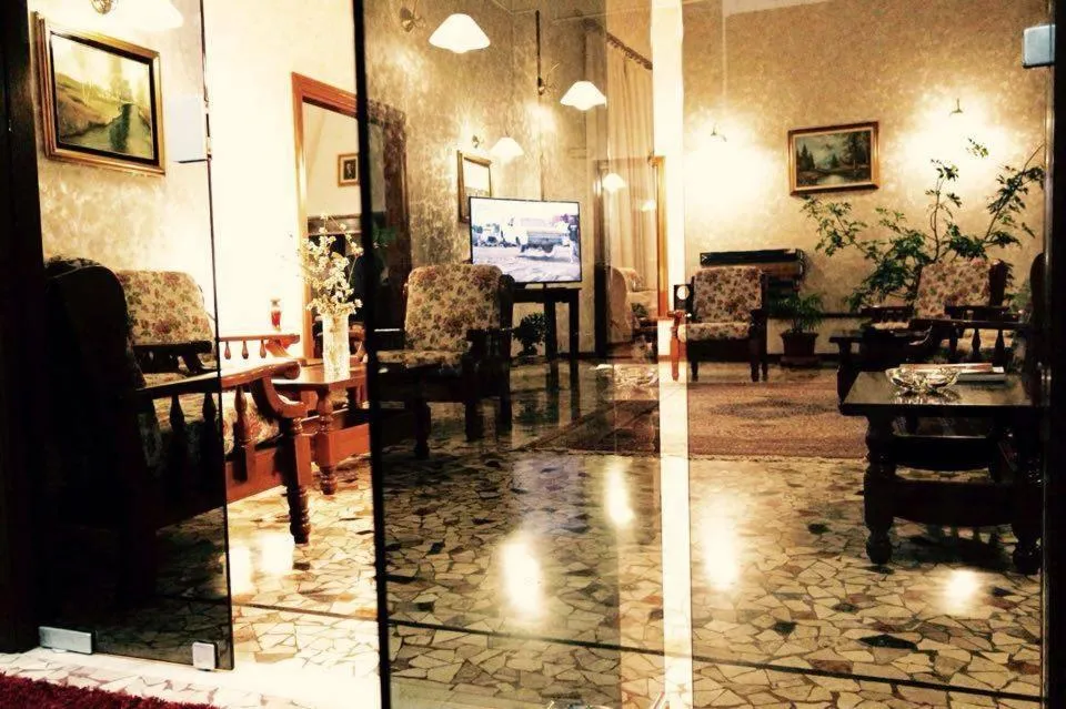 Communal lounge/ TV room in Hotel Livio