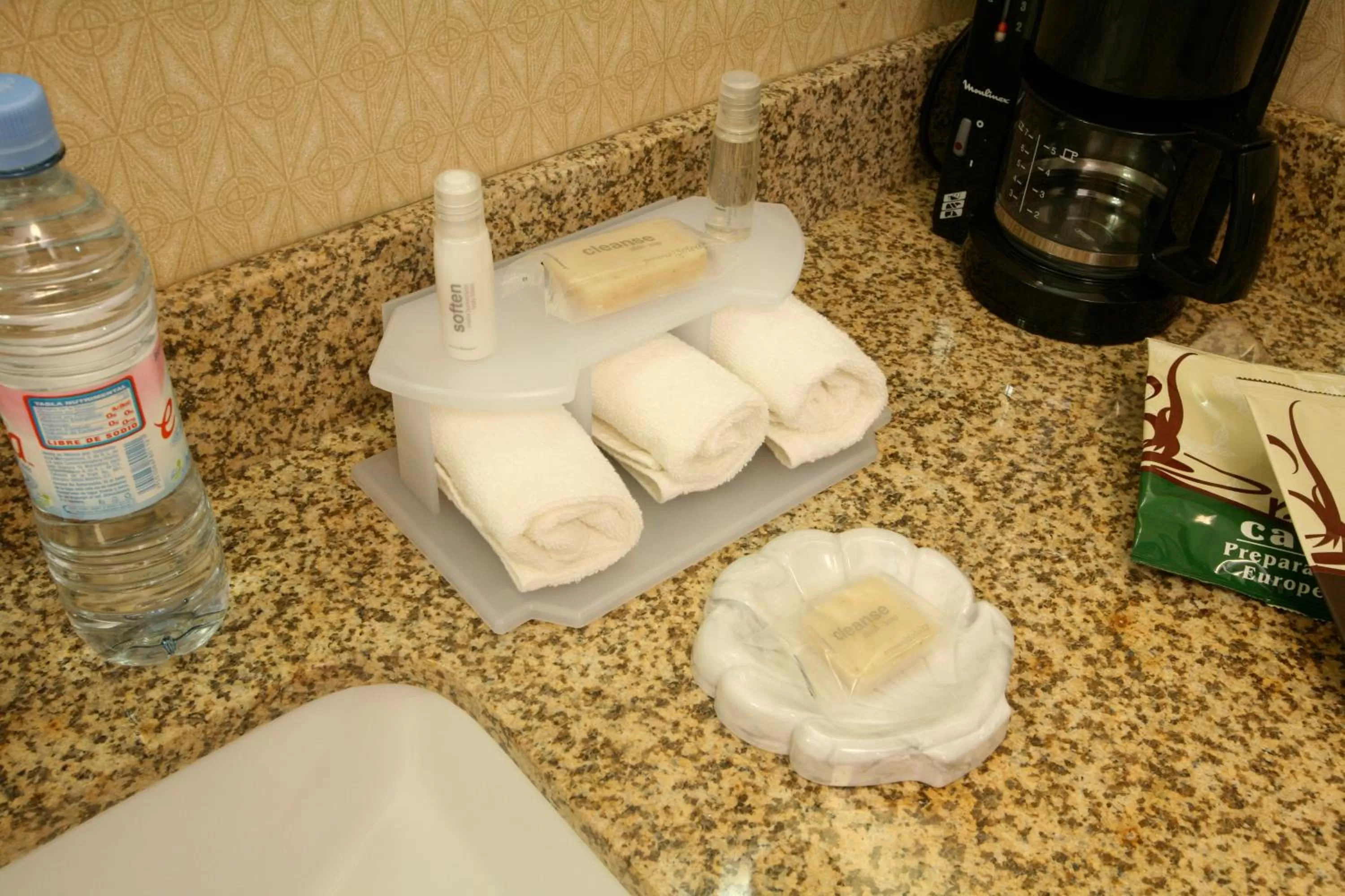 Photo of the whole room in Holiday Inn Express Saltillo Zona Aeropuerto by IHG