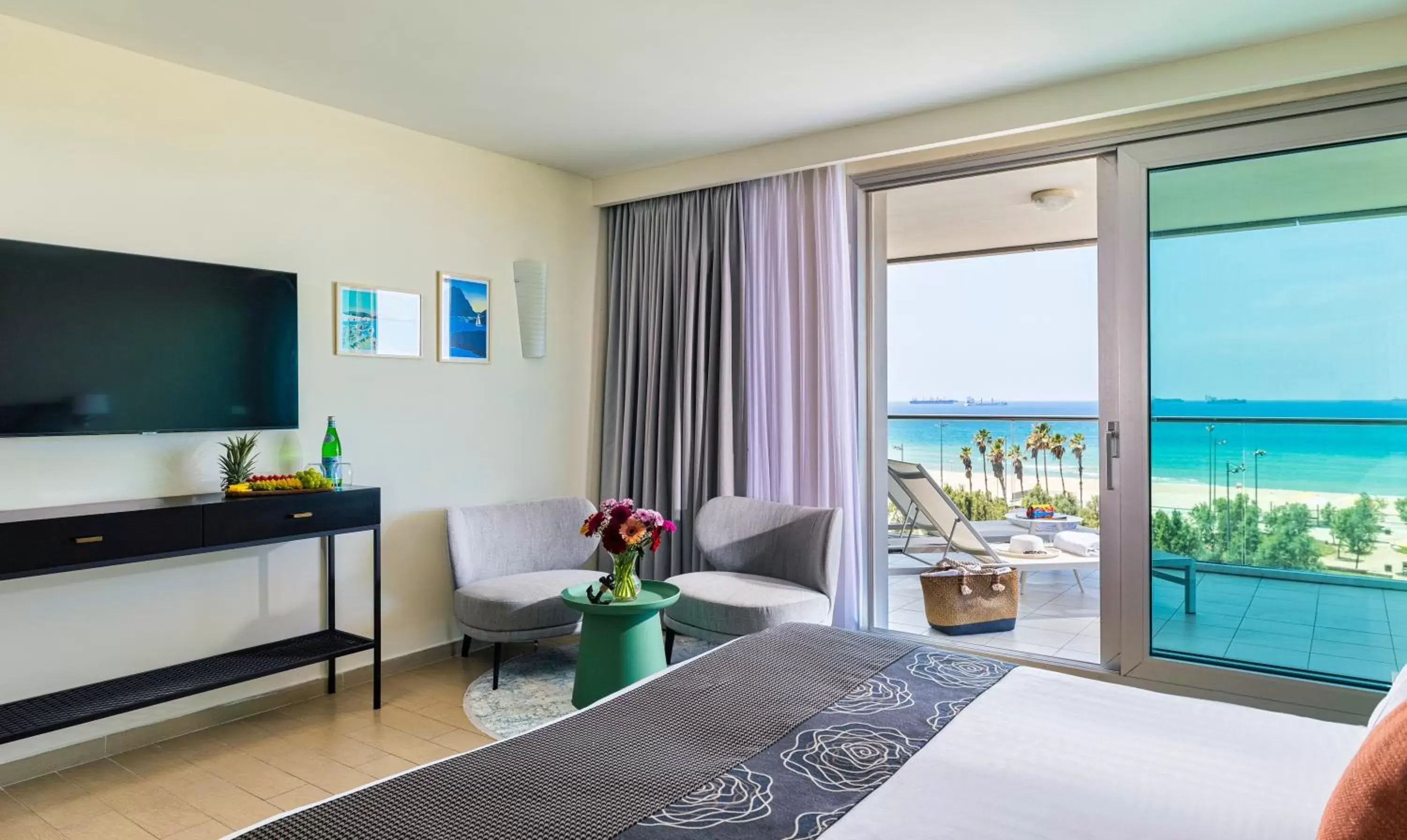 Bed, Sea View in West All Suites Hotel Ashdod