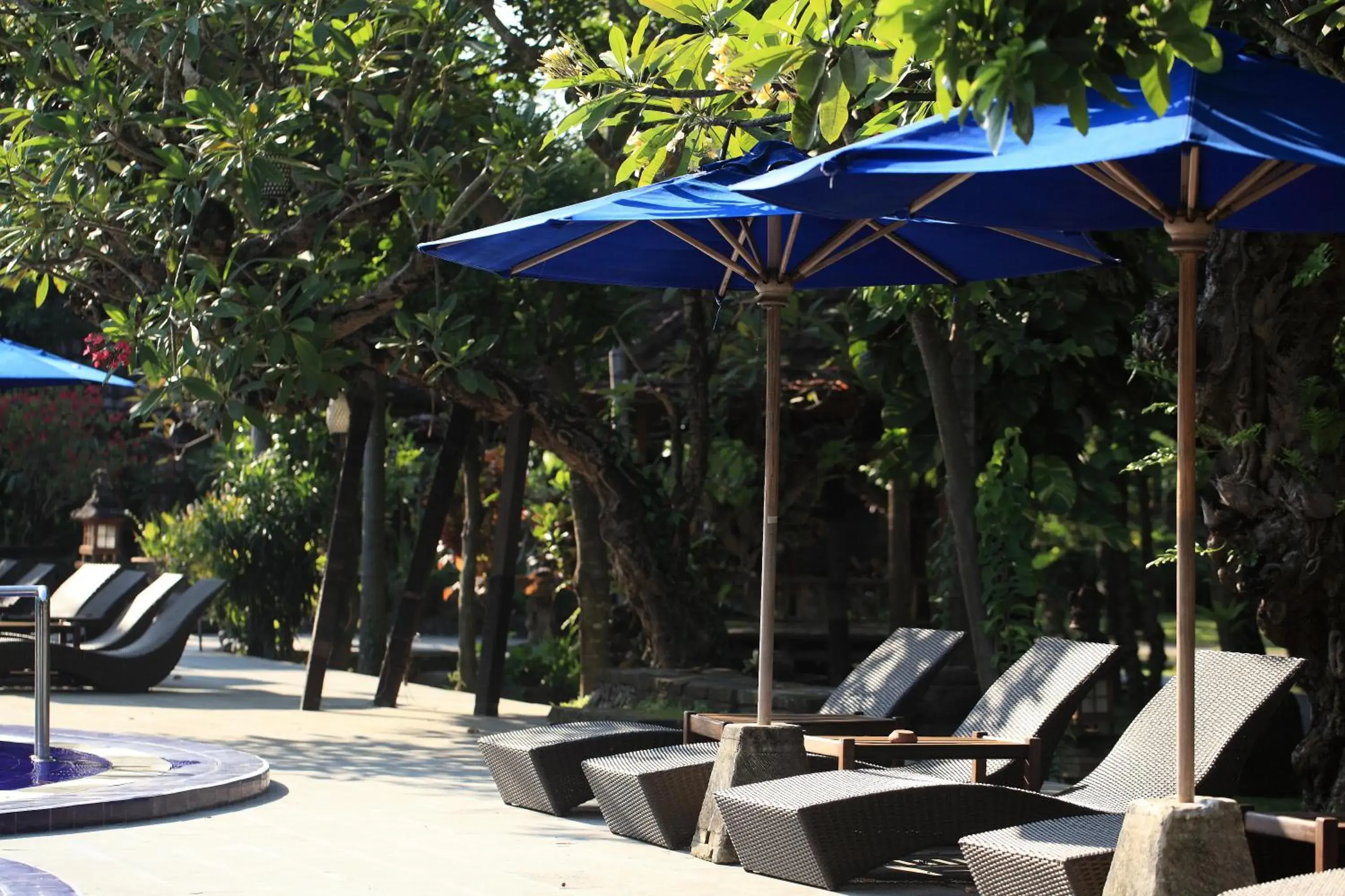 Swimming pool in Matahari Bungalow Hotel