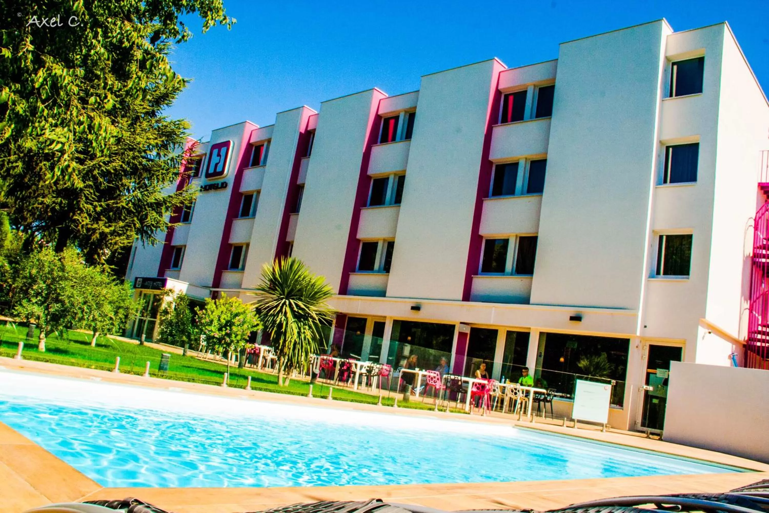 Pool view in Best Western Hotelio Montpellier Sud