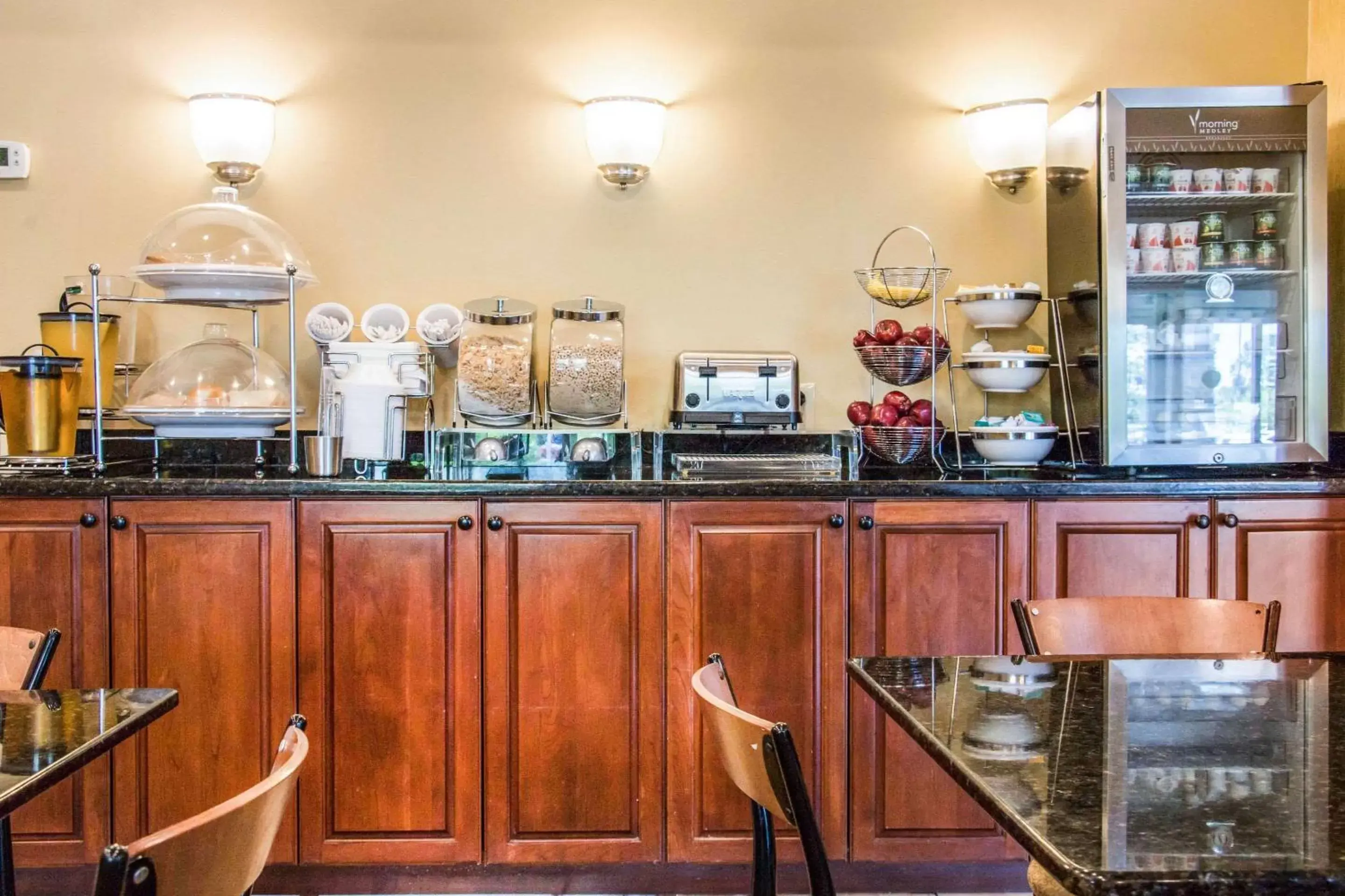 Restaurant/places to eat in Sleep Inn & Suites Pooler Restaurant/places to eat in Sleep Inn & Suites Pooler