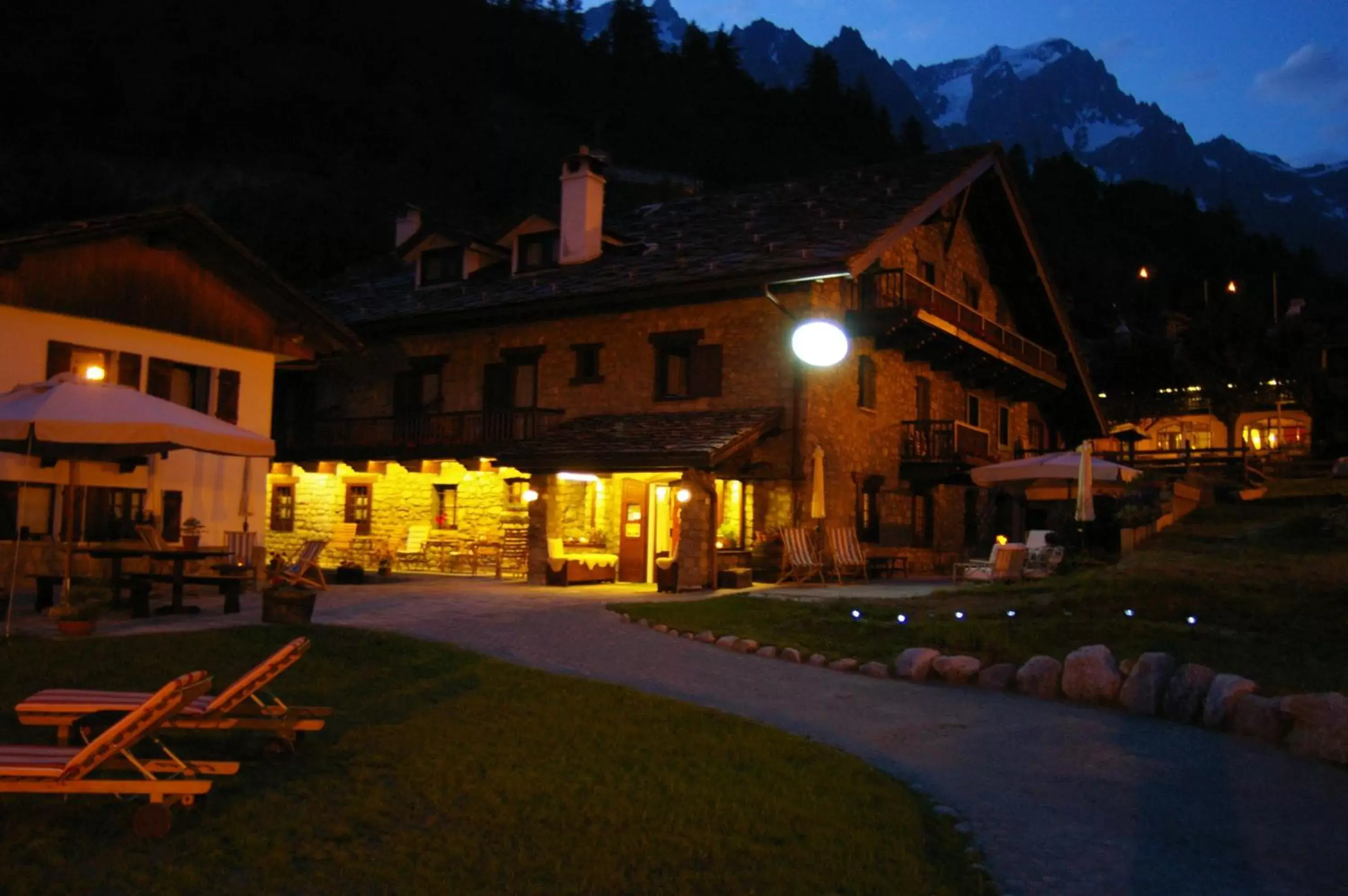 Facade/entrance, Property Building in Hotel La Grange - Animal Chic Hotel