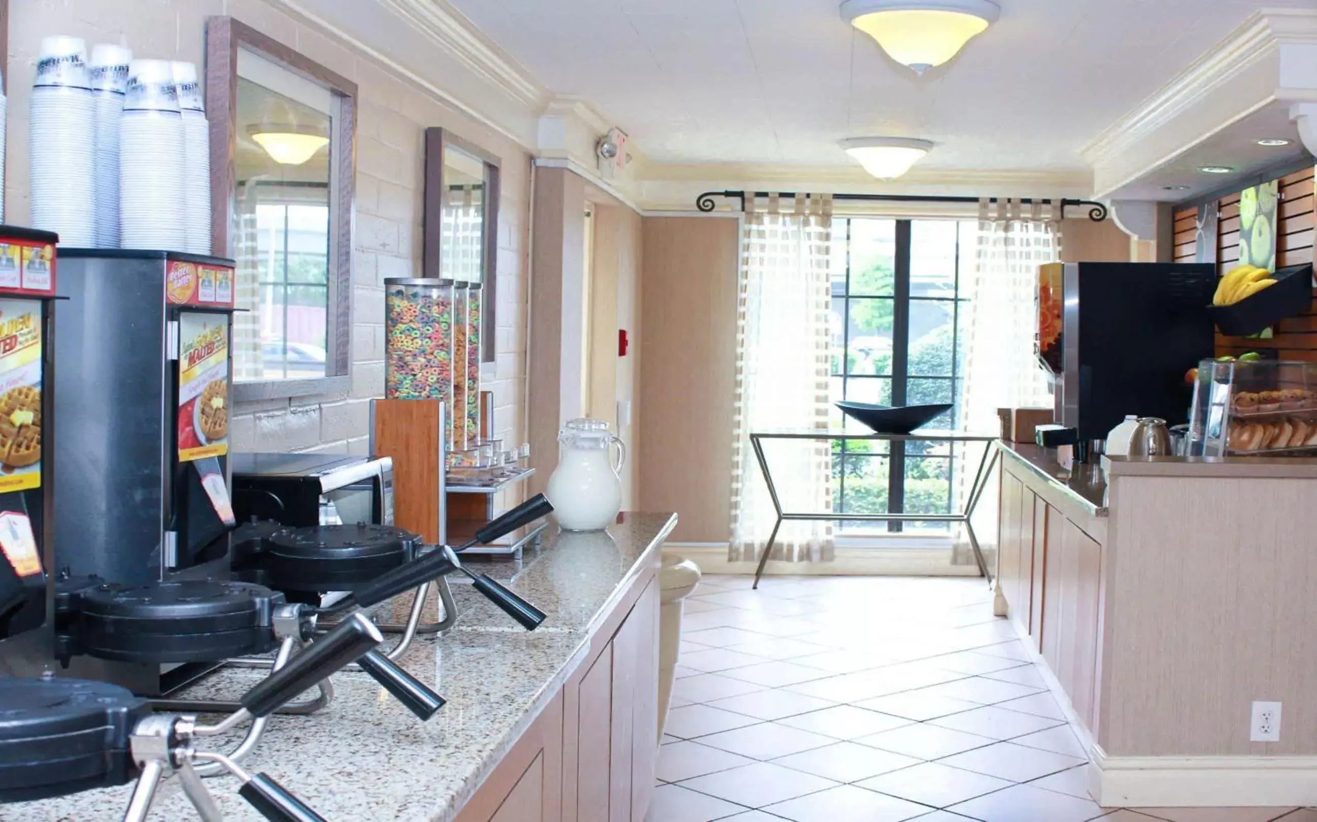 Restaurant/places to eat in La Quinta Inn by Wyndham New Orleans West Bank / Gretna Restaurant/places to eat in La Quinta Inn by Wyndham New Orleans West Bank / Gretna