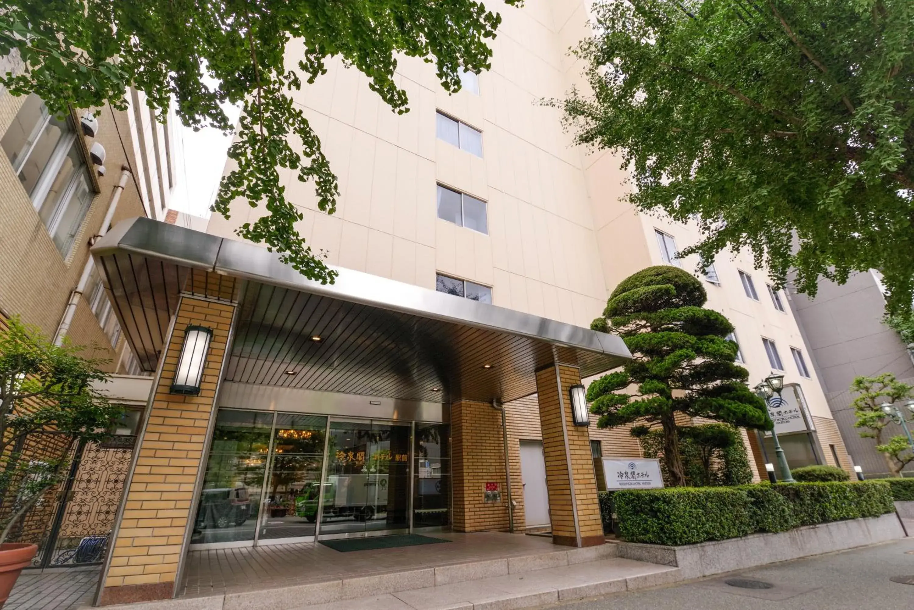 Facade/entrance, Property Building in Reisenkaku Hotel Ekimae