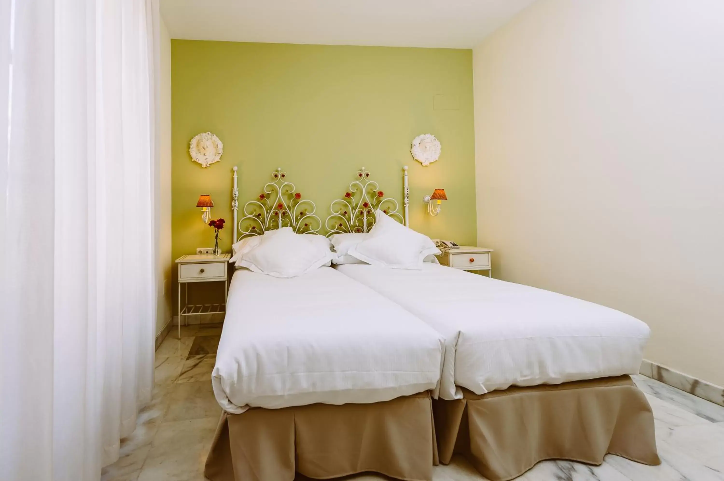 Photo of the whole room, Bed in Basic Hotel Doña Manuela Photo of the whole room, Bed in Basic Hotel Doña Manuela