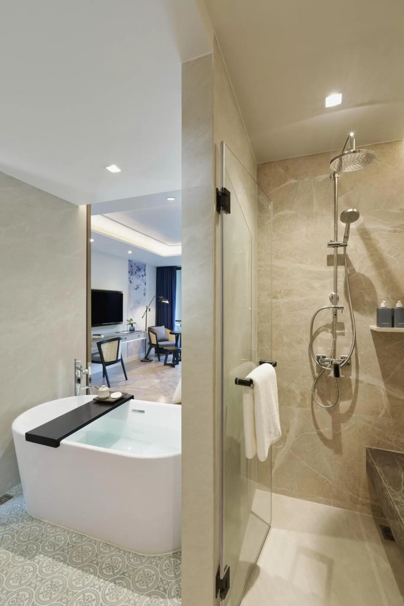 Shower in Maladee Rendezvous Hotel Chiang Mai