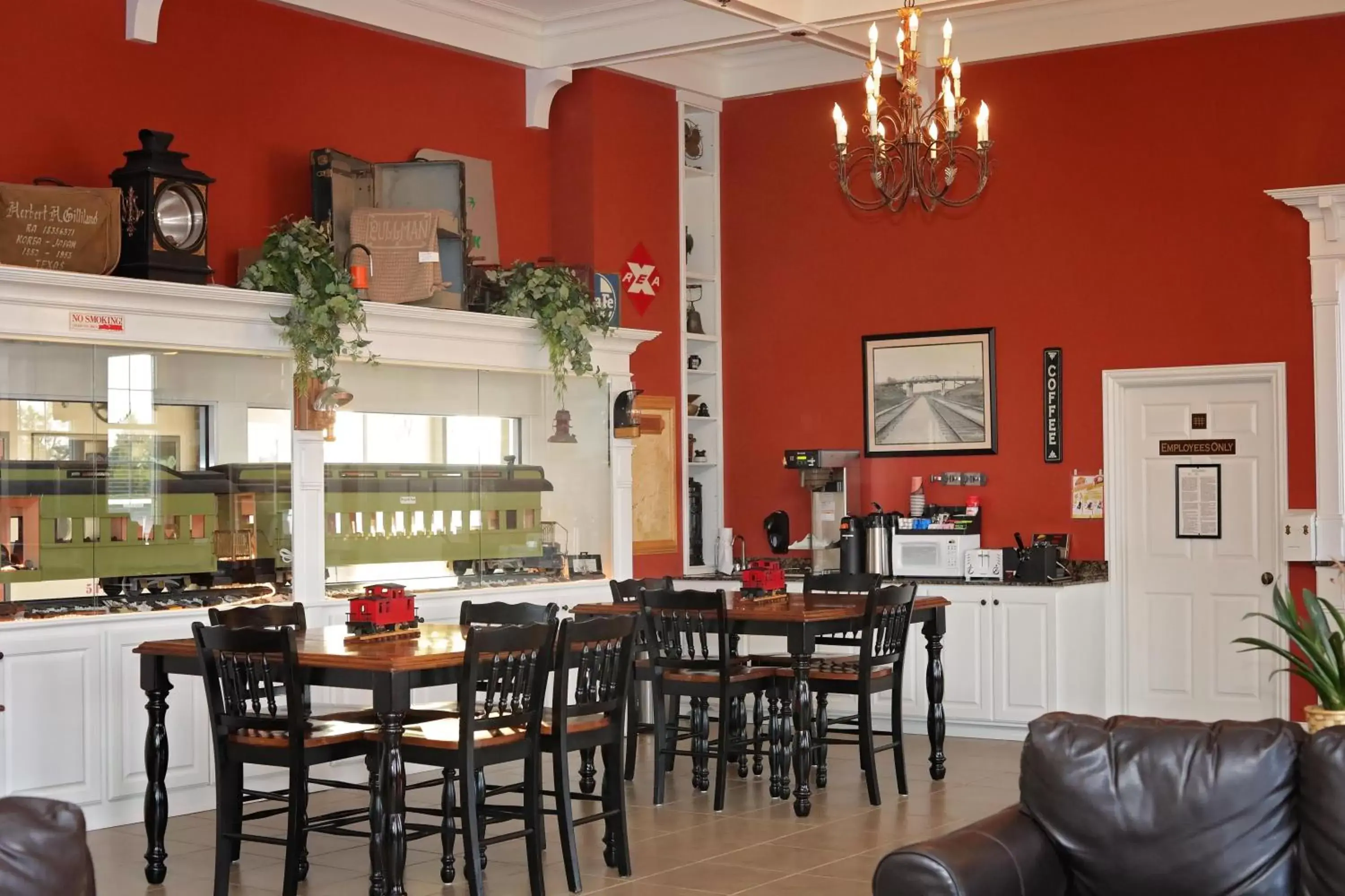 Lobby or reception, Restaurant/Places to Eat in Depot Inn & Suites