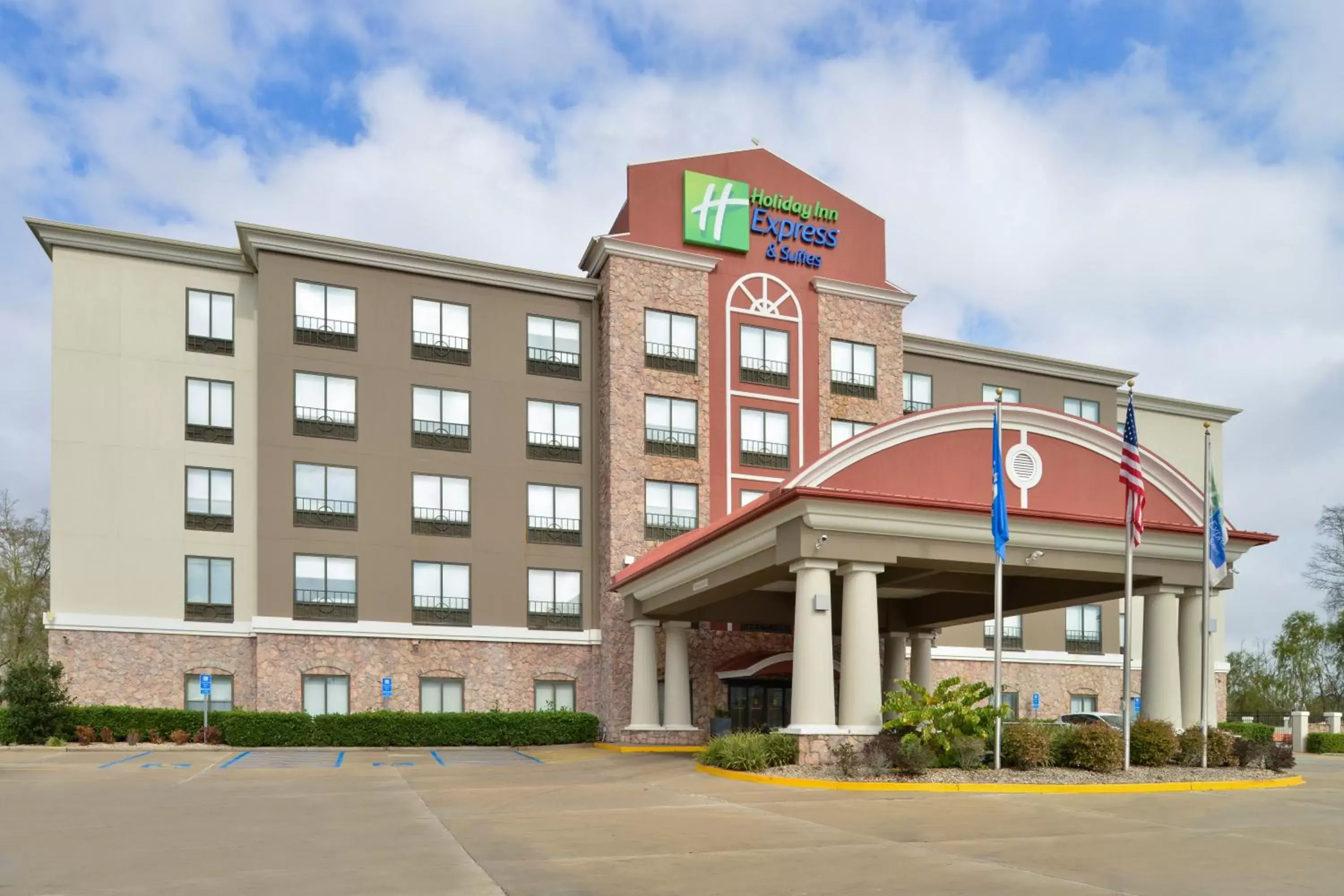 Property Building in Holiday Inn Express Hotel & Suites La Place, an IHG Hotel