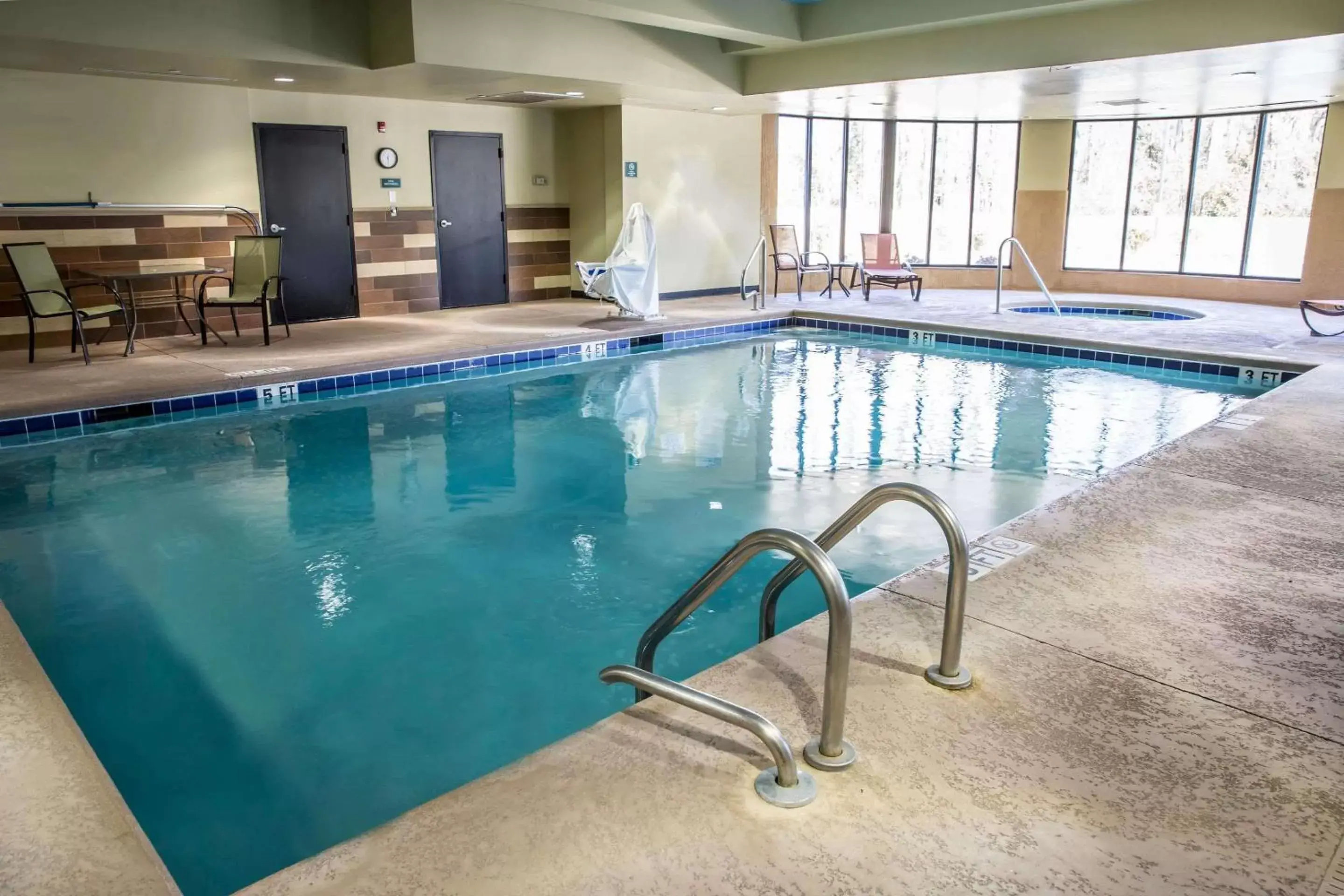 On site, Swimming Pool in Comfort Suites New Bern near Cherry Point