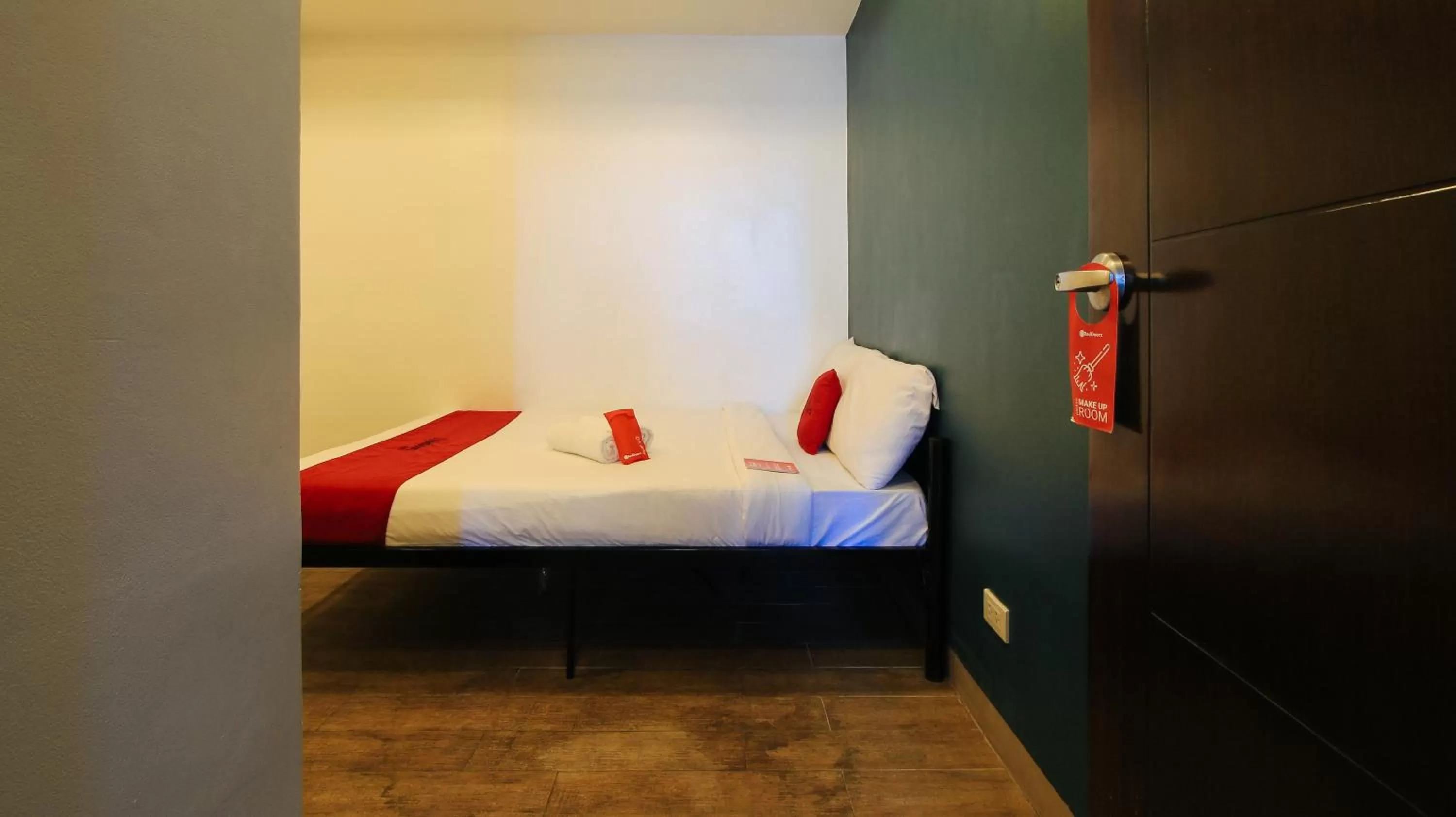 Bed in RedDoorz Plus @ San Marcelino Malate