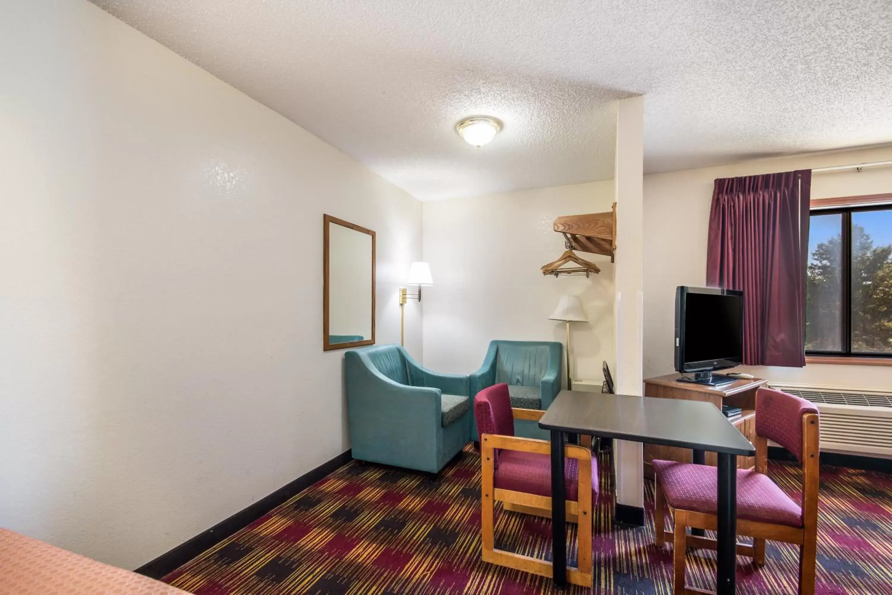 TV/Entertainment Center in Americas Best Value Inn & Suites Harrisonville