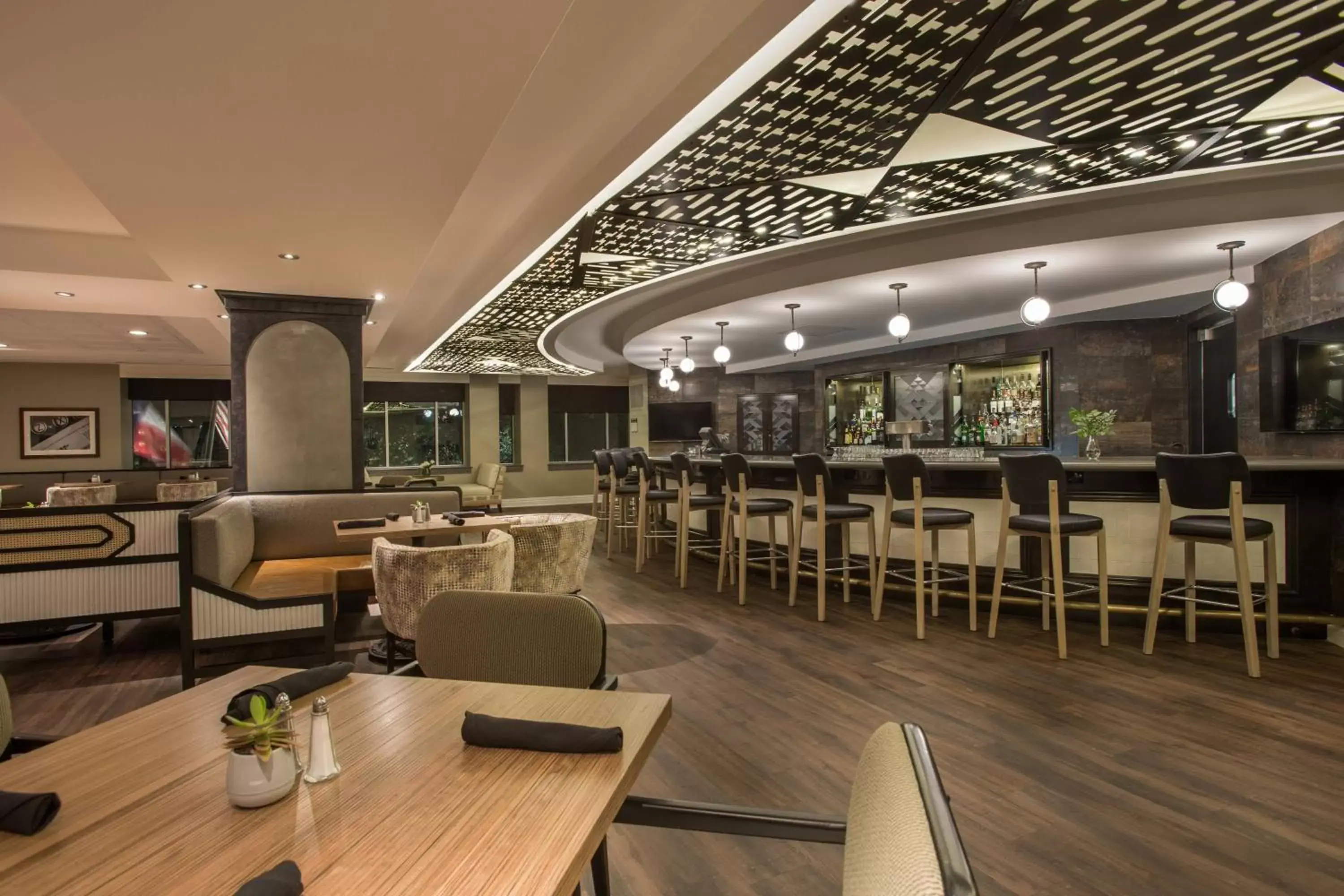 Lounge or bar, Restaurant/Places to Eat in Magnolia Hotel Houston, a Tribute Portfolio Hotel