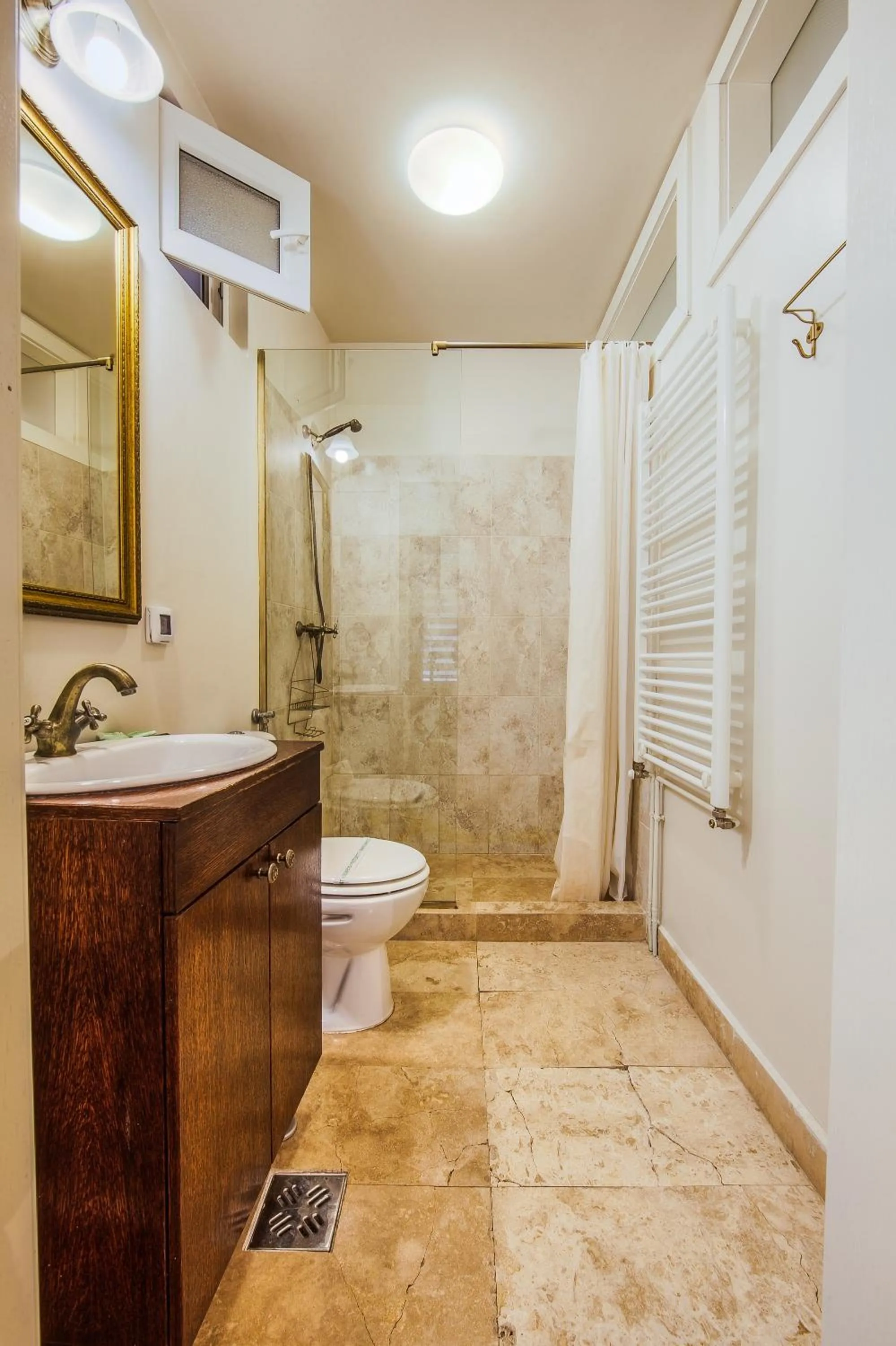 Shower in Residence Central Annapolis
