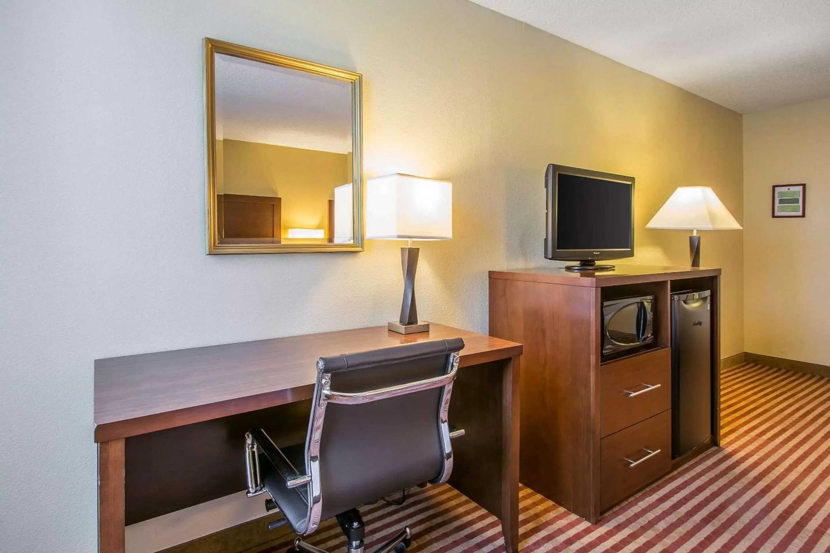 TV and multimedia, TV/Entertainment Center in Comfort Inn & Suites Kissimmee by the Parks