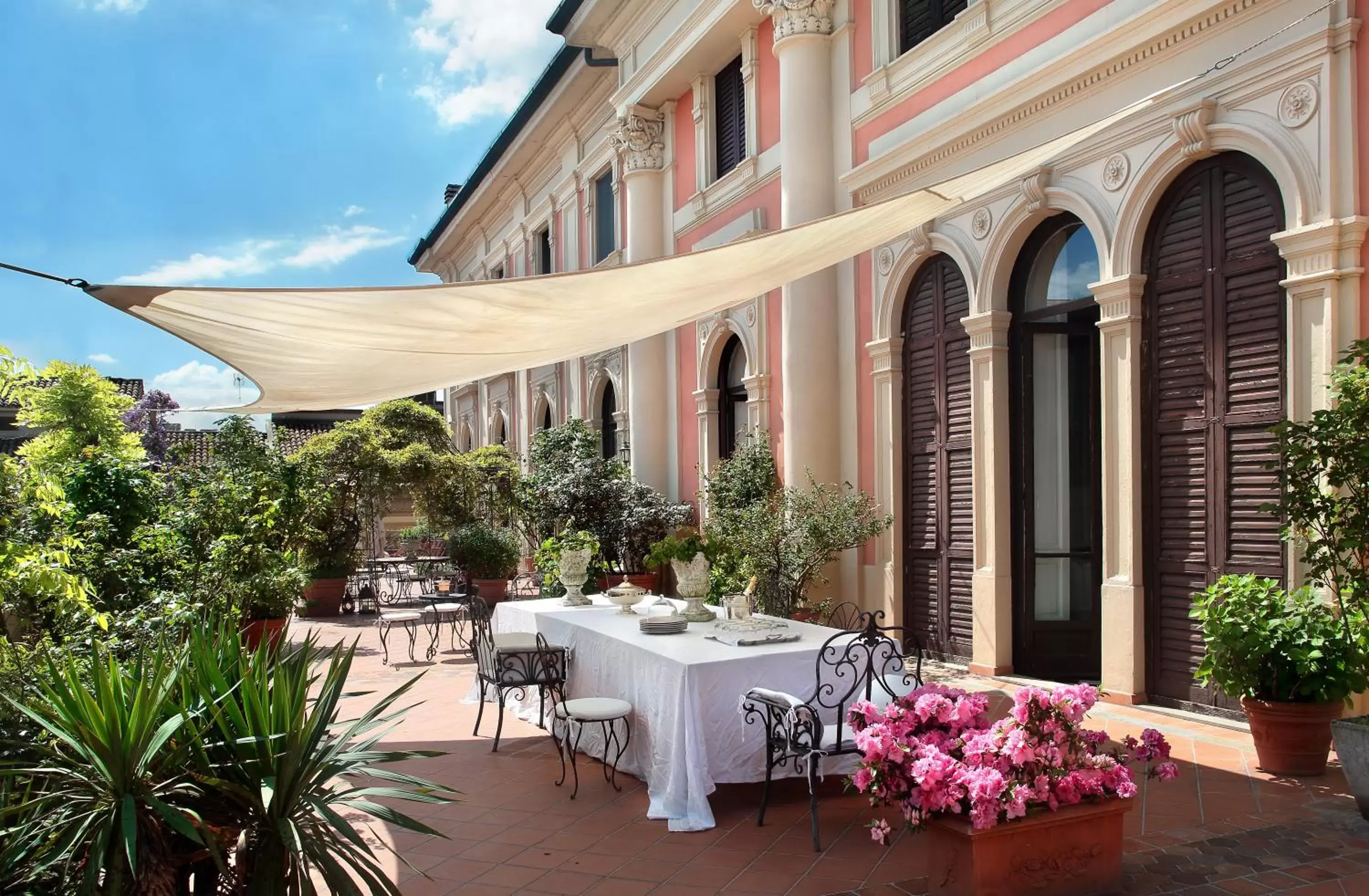 Balcony/Terrace, Restaurant/Places to Eat in Arnaboldi Palace