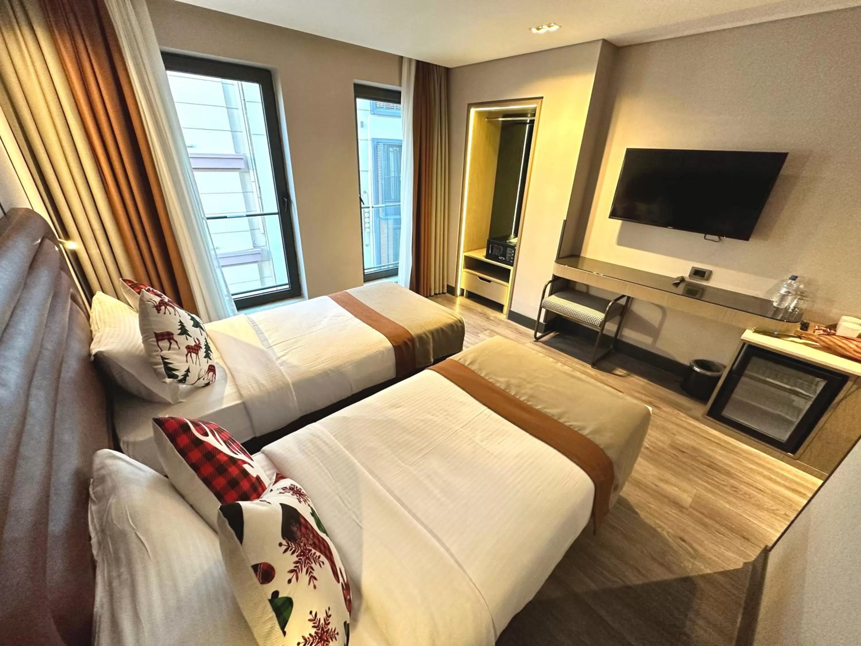 Bed in Edition Old City Hotel