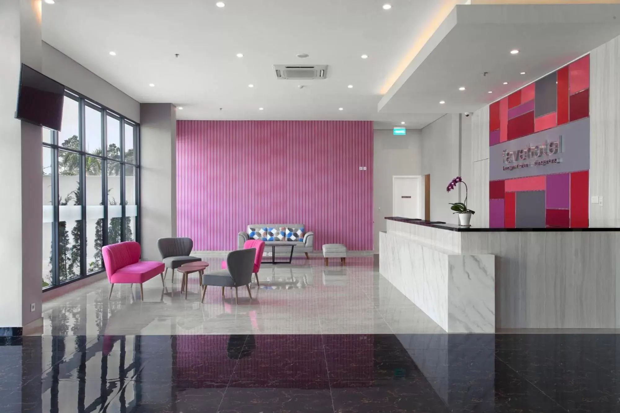 Lobby or reception in favehotel Hasyim Ashari Tangerang