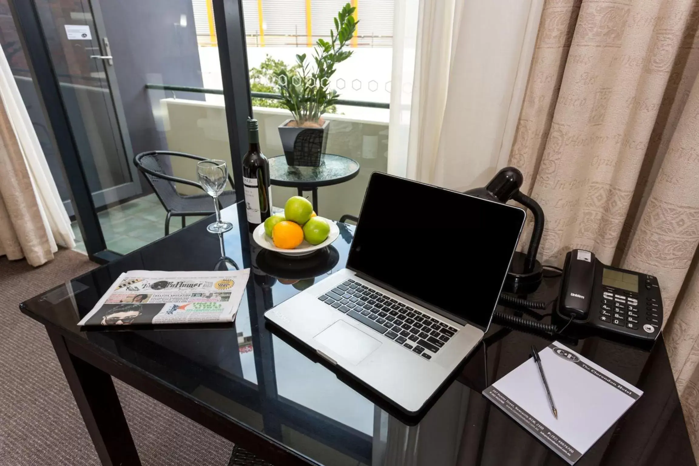 Living room in Clarendon Hotel