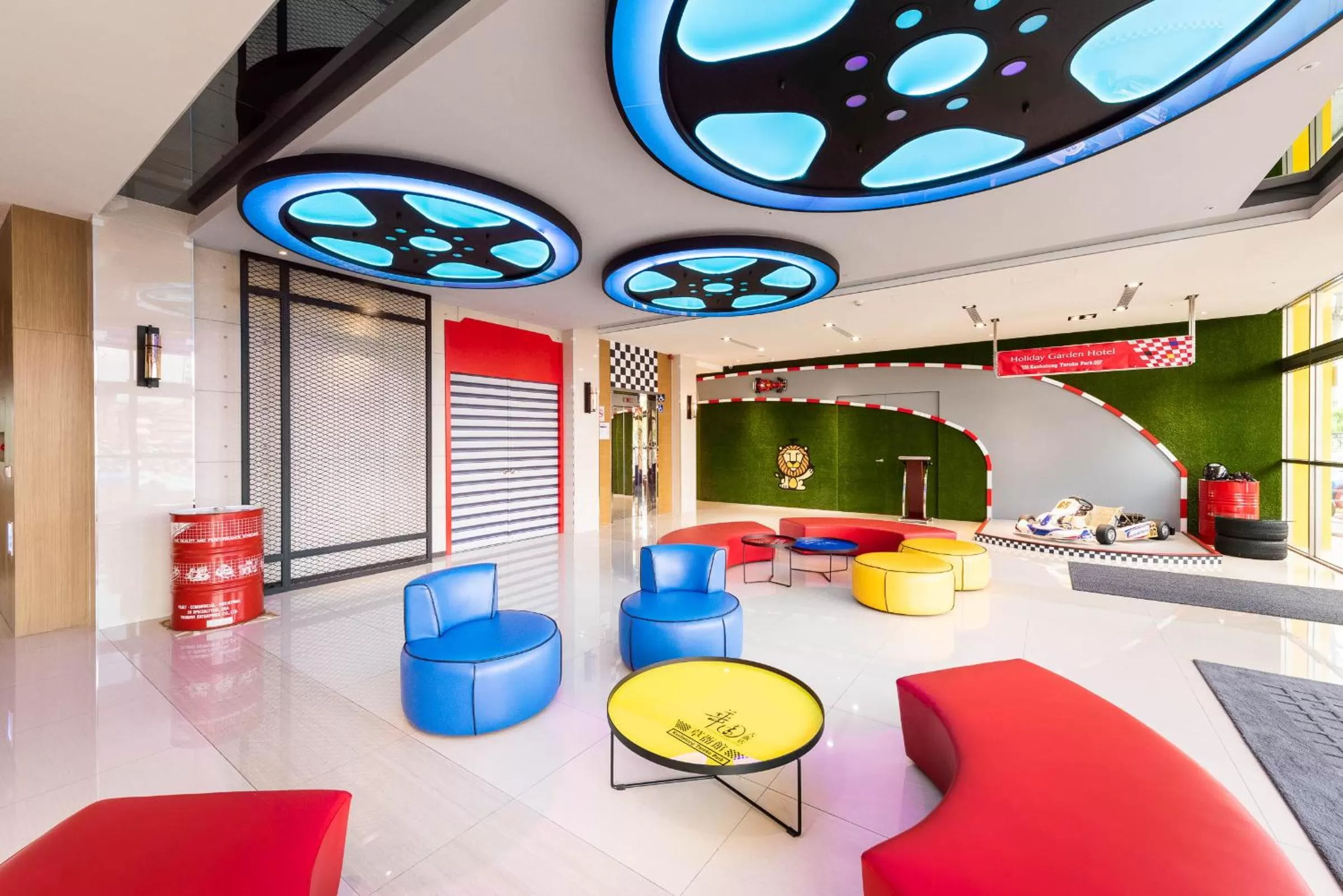 Lobby or reception in Holiday Garden Hotel SKM Park