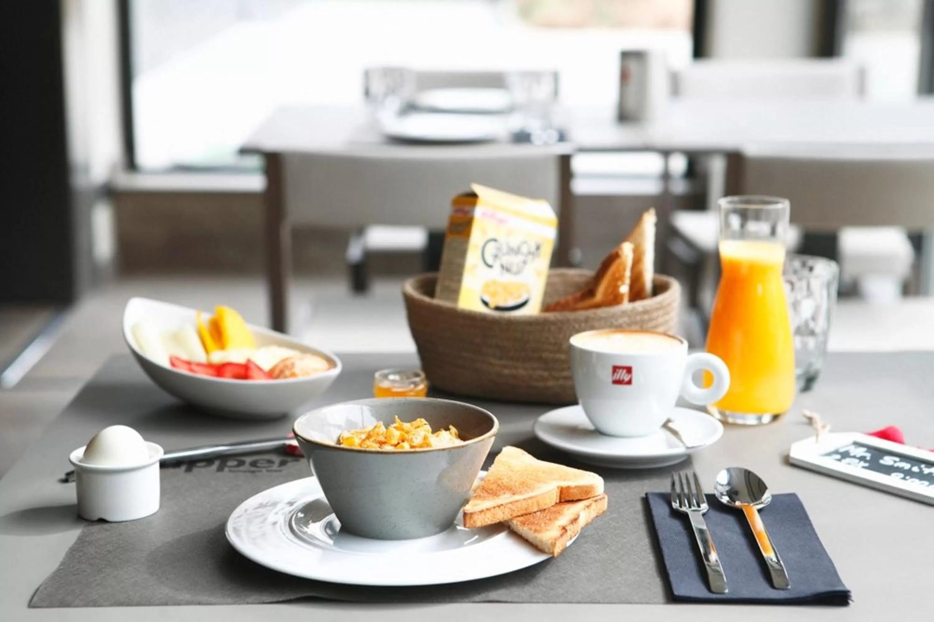 Restaurant/places to eat in Upper Diagonal