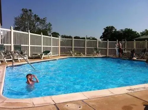 Swimming Pool in Mill Stream Country Inn