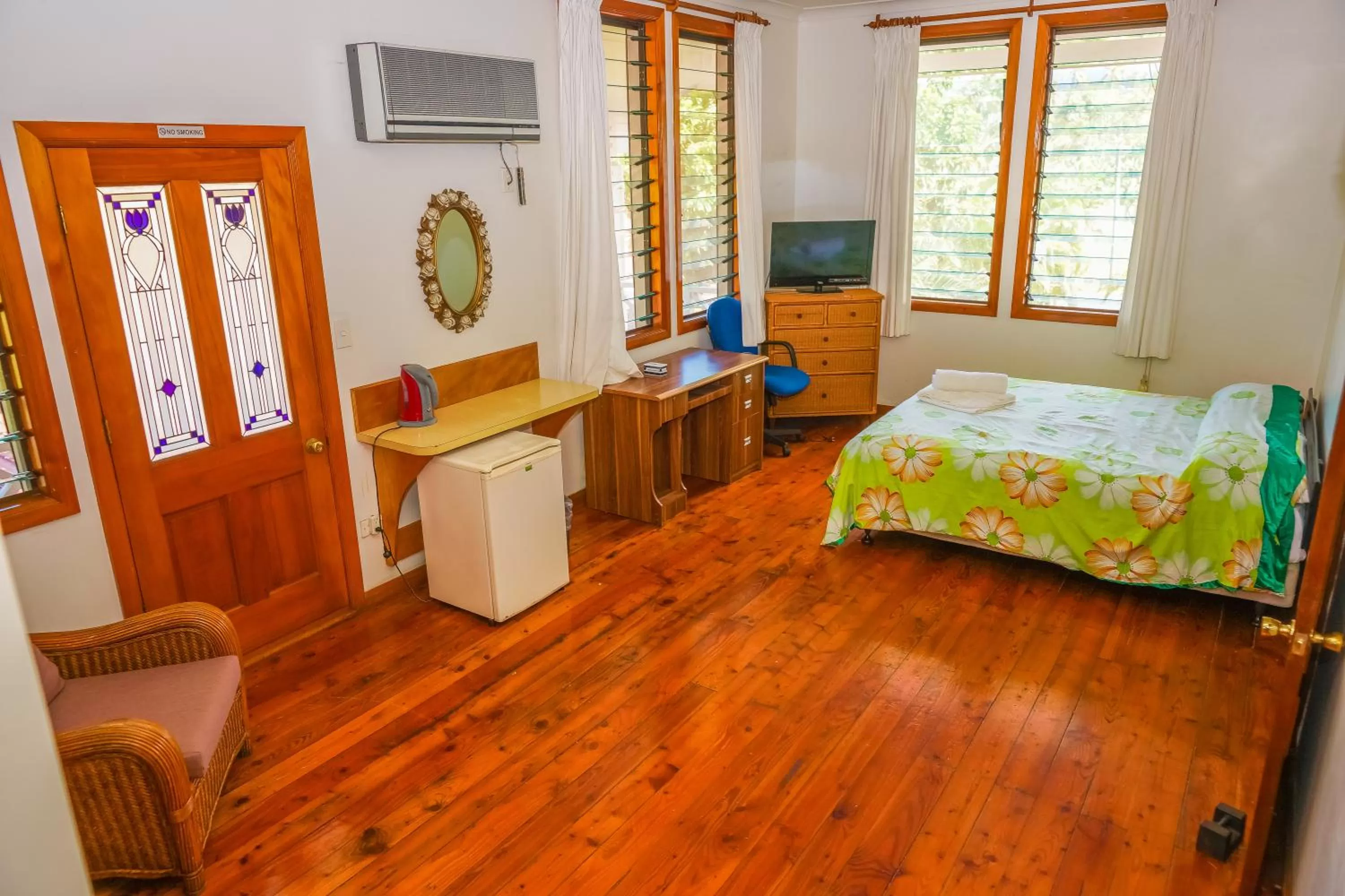 Photo of the whole room in Lynn's Getaway Hotel