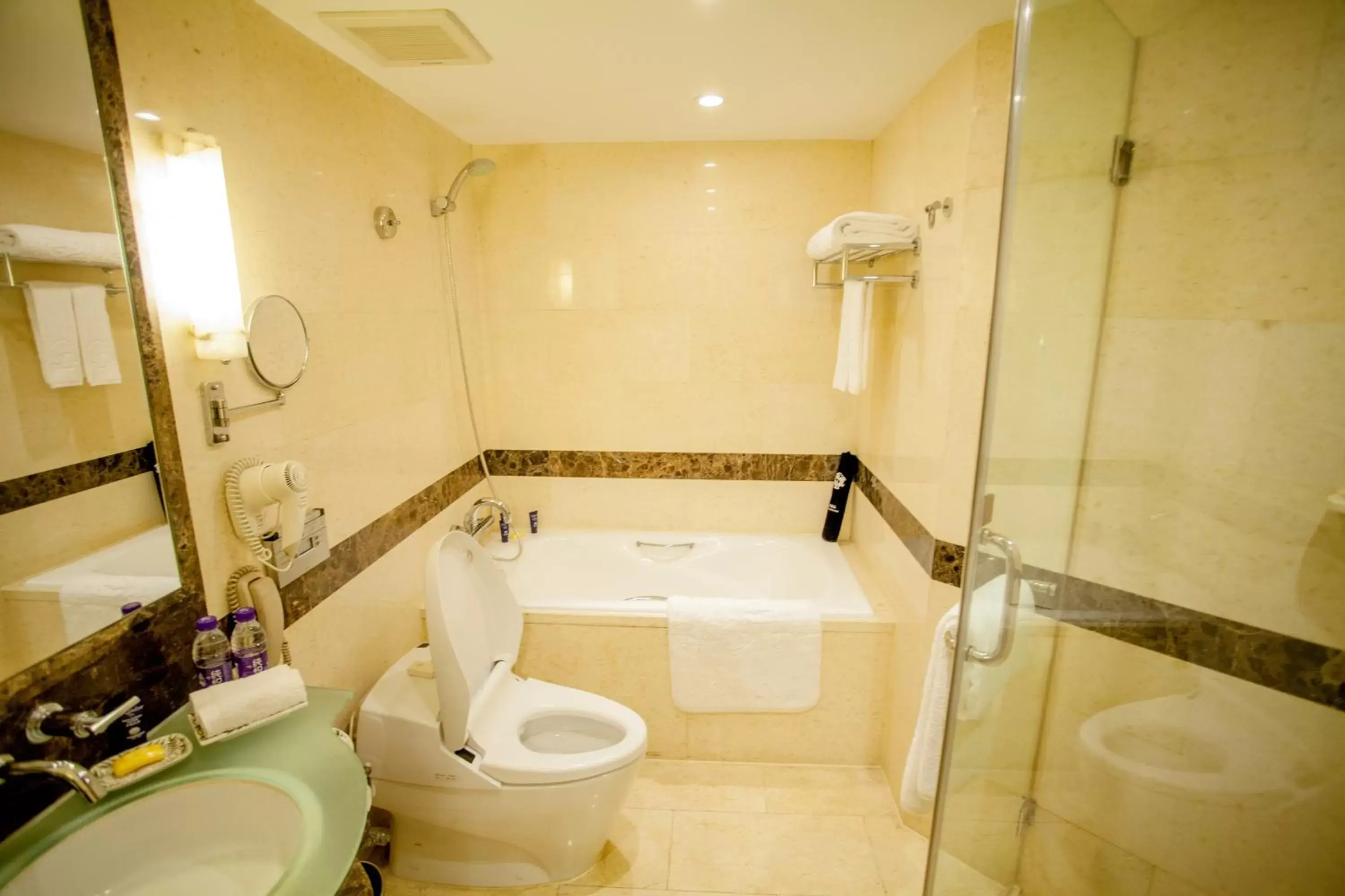 Bathroom in Sunworld Dynasty Hotel Beijing Wangfujing