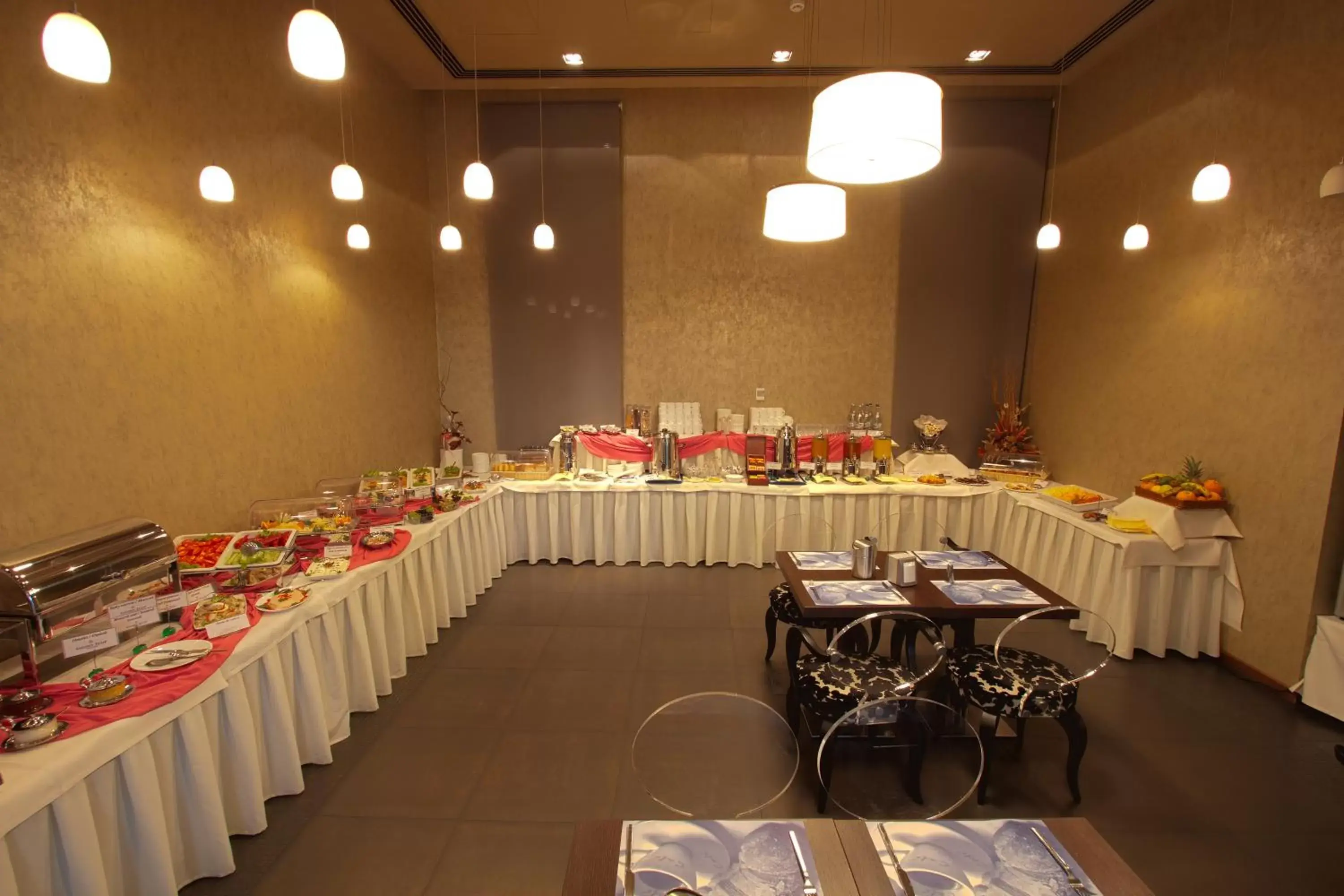 Banquet/Function facilities, Restaurant/Places to Eat in Golden Tulip Ana Dome Hotel