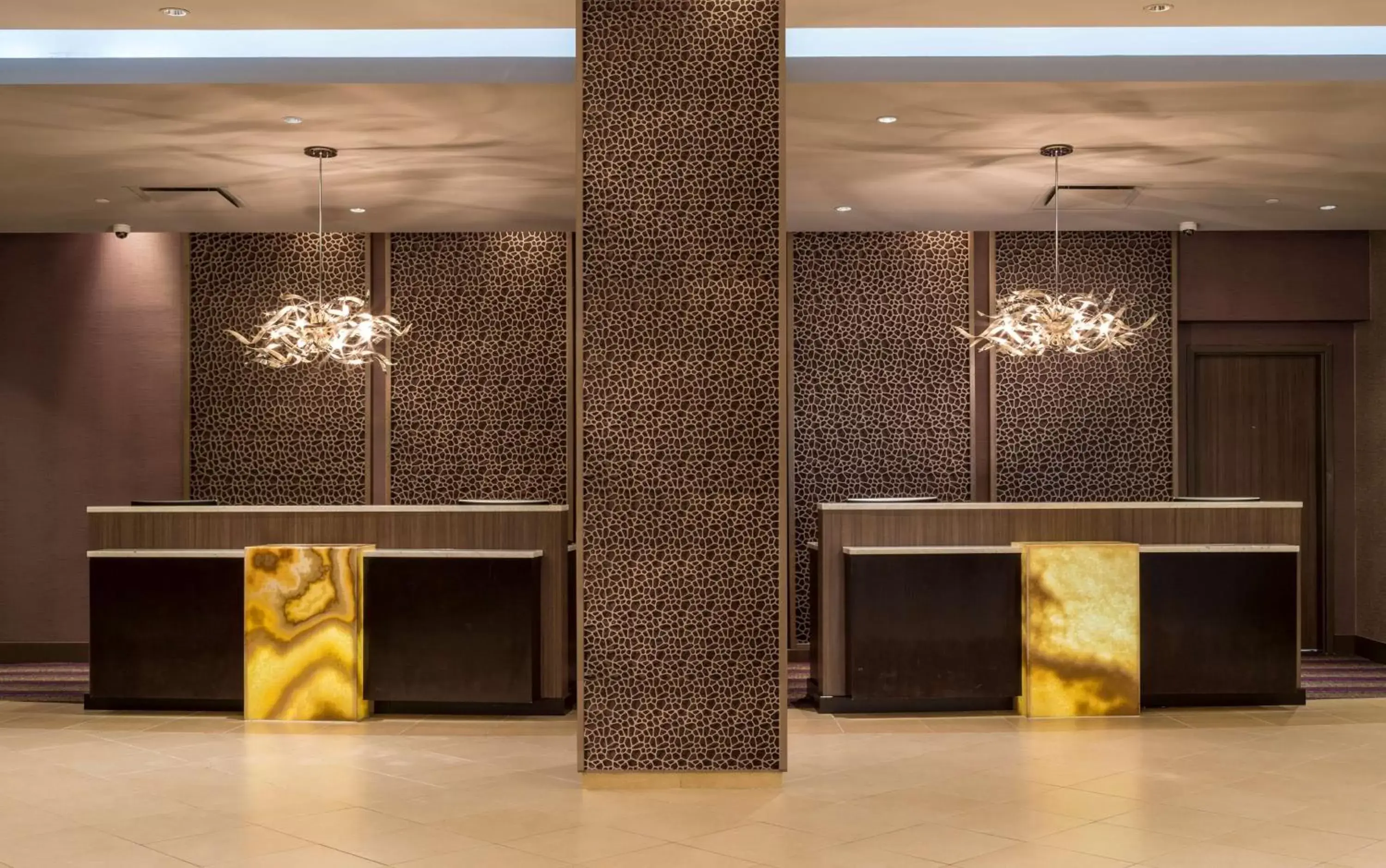 Lobby or reception in Hilton Washington DC/Rockville Hotel & Executive Meeting Center