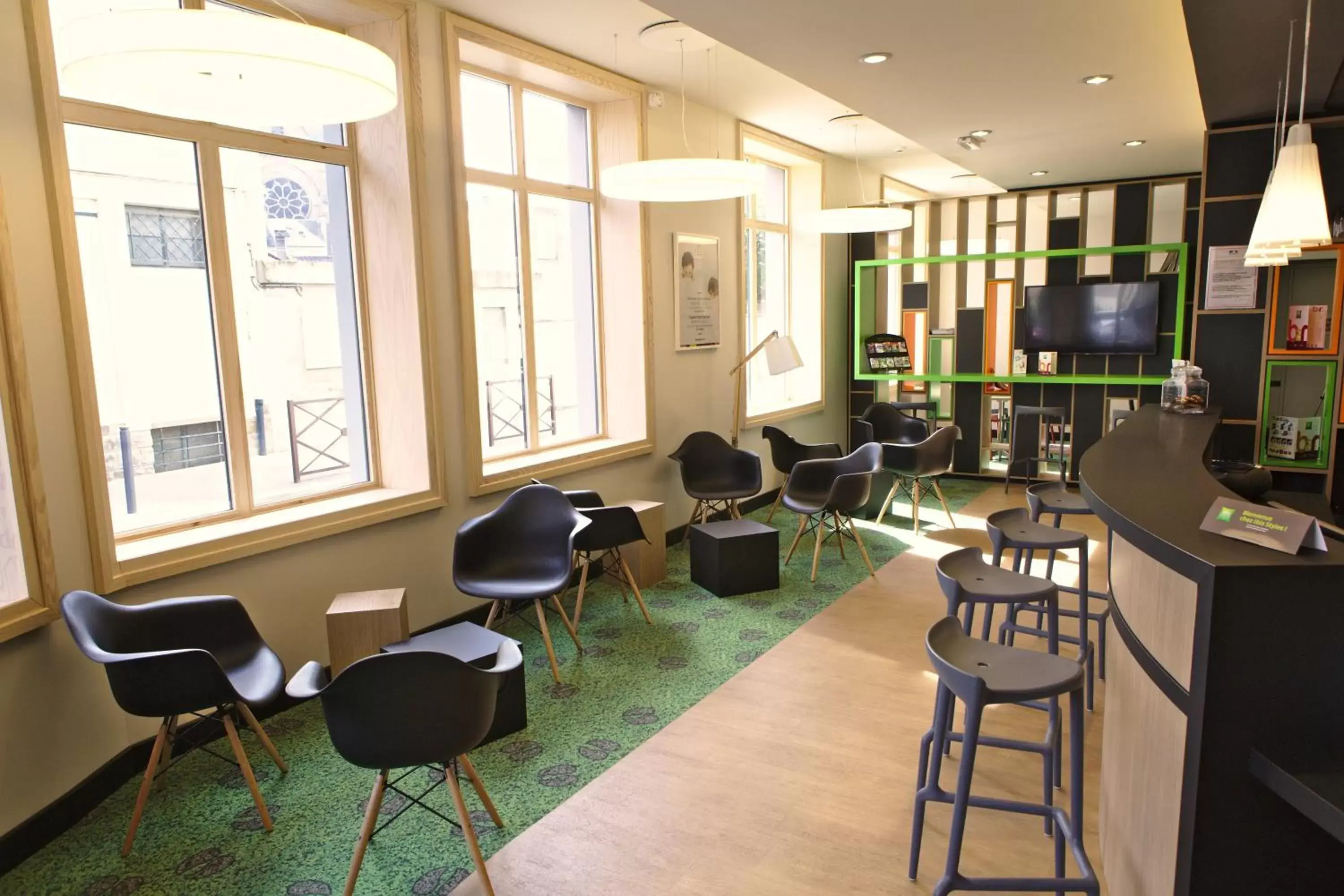 Communal lounge/ TV room, Lounge/Bar in ibis Styles Moulins Centre