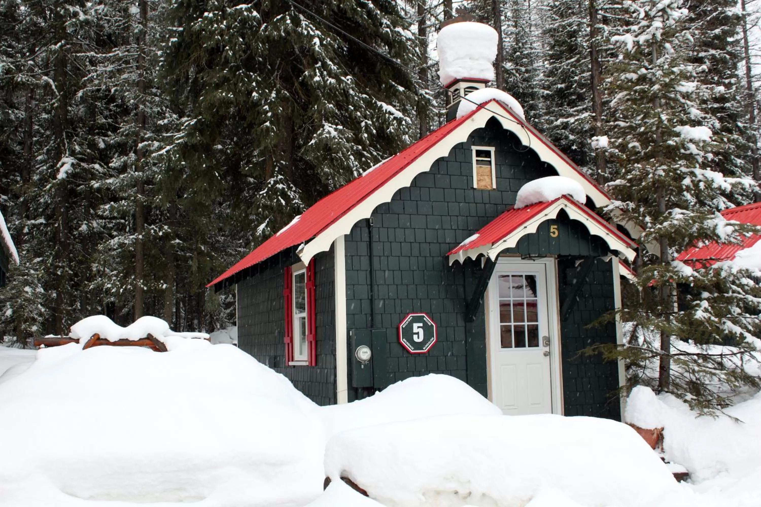 Property building in Brundage Bungalows