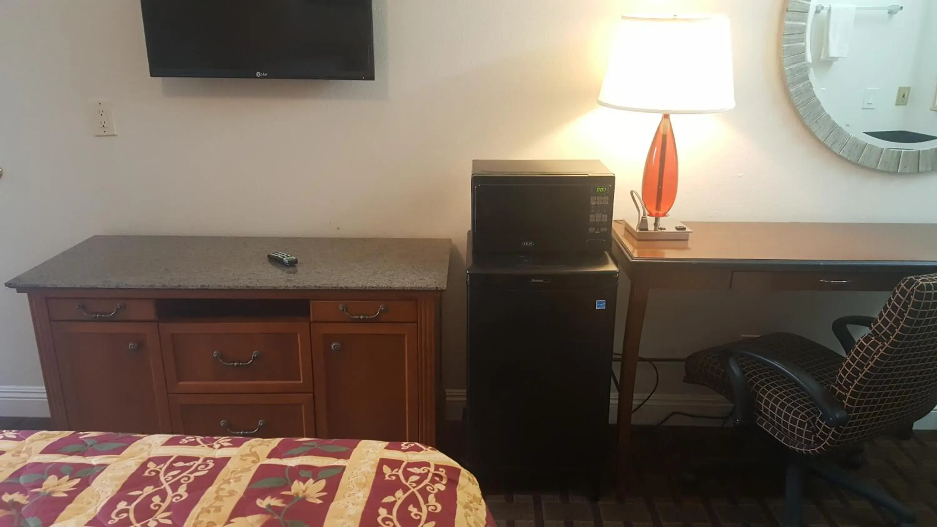 TV/Entertainment Center in Flamingo Inn Long Beach