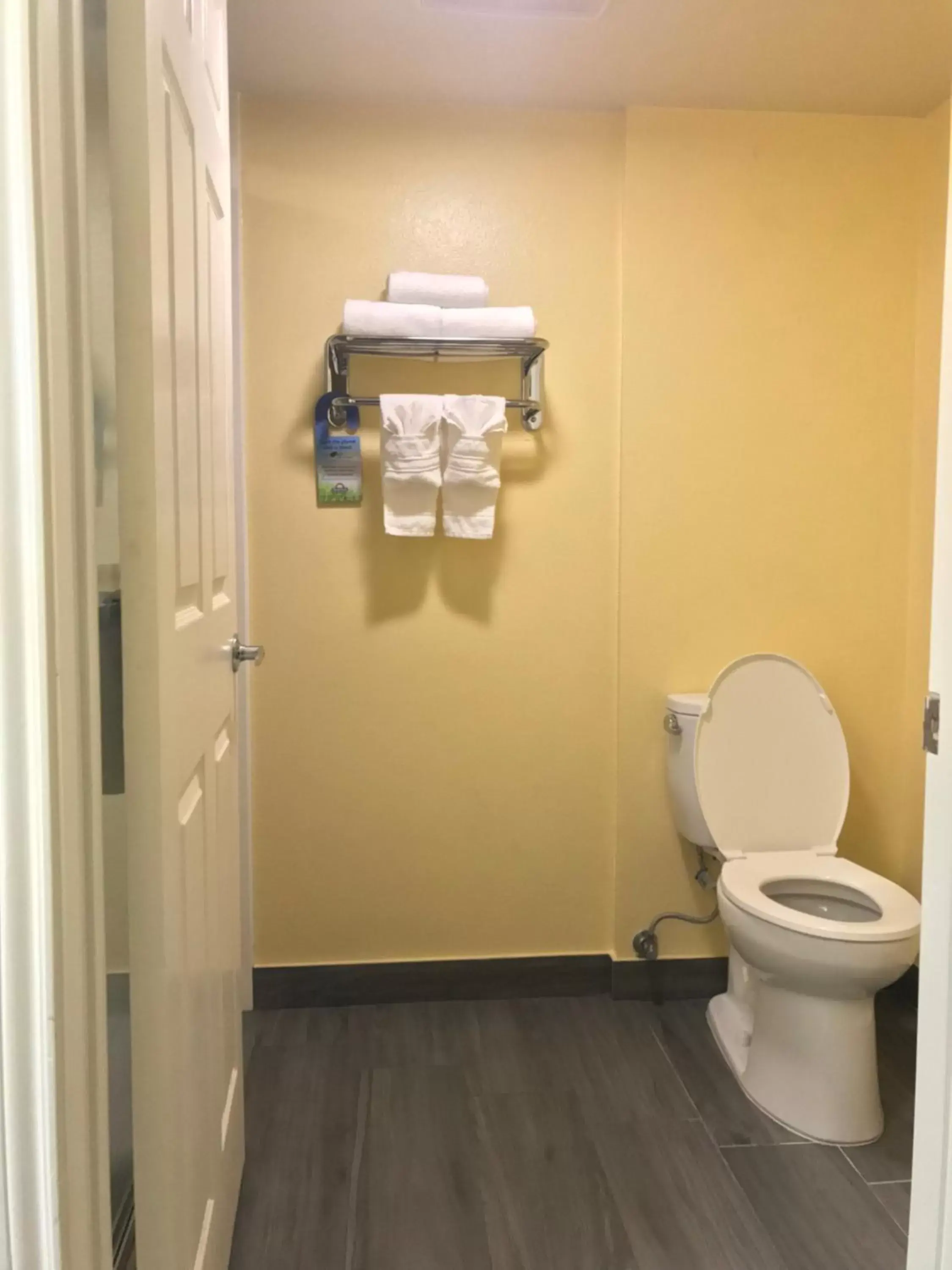 Toilet, Bathroom in Days Inn by Wyndham San Antonio Airport