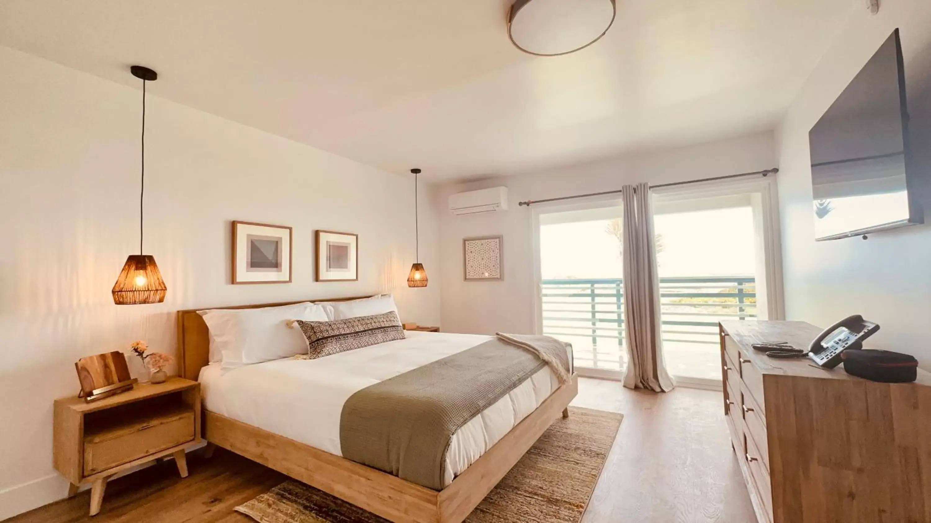 Balcony/Terrace, Bed in Ocean Villa Inn