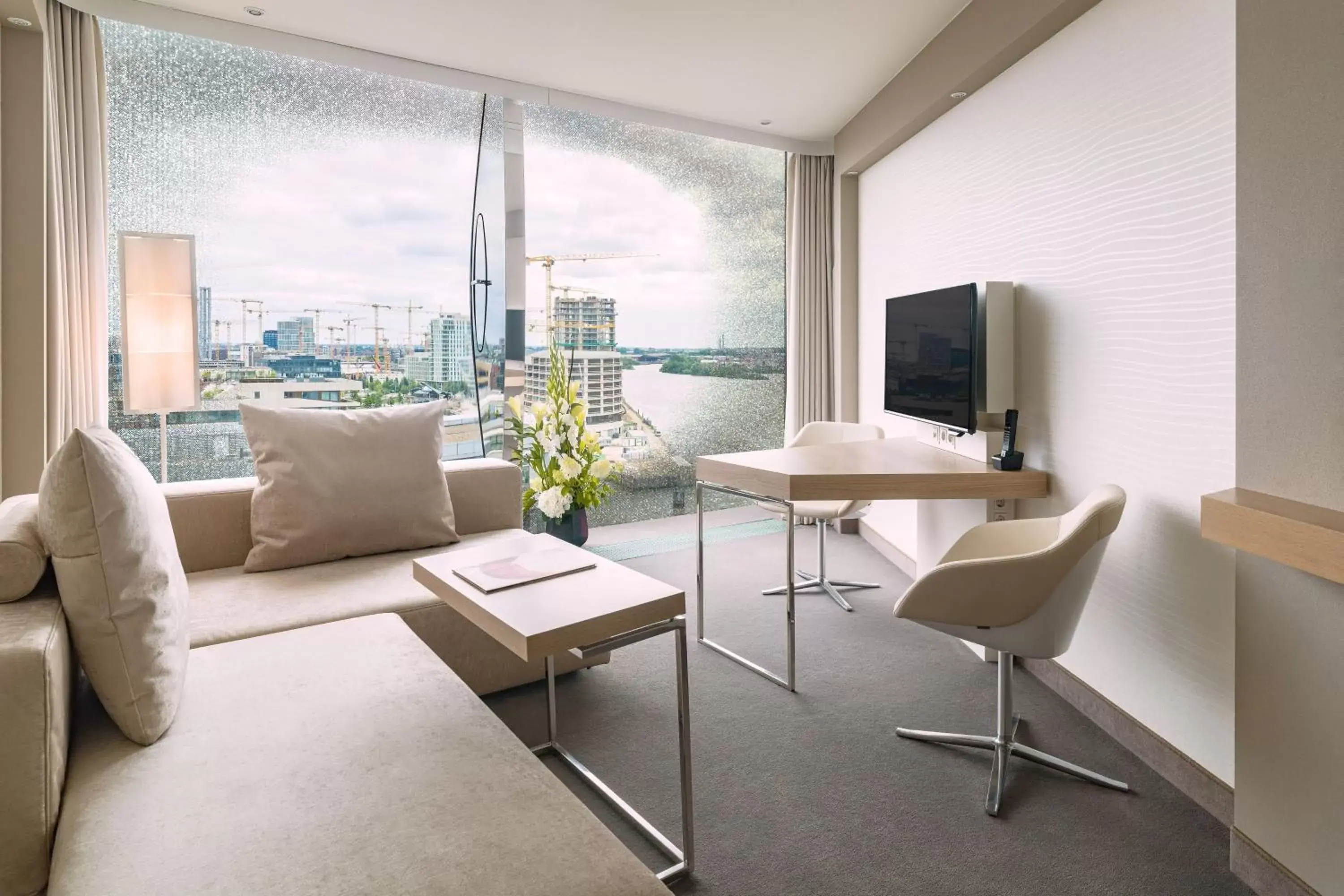 Photo of the whole room, Seating Area in The Westin Hamburg