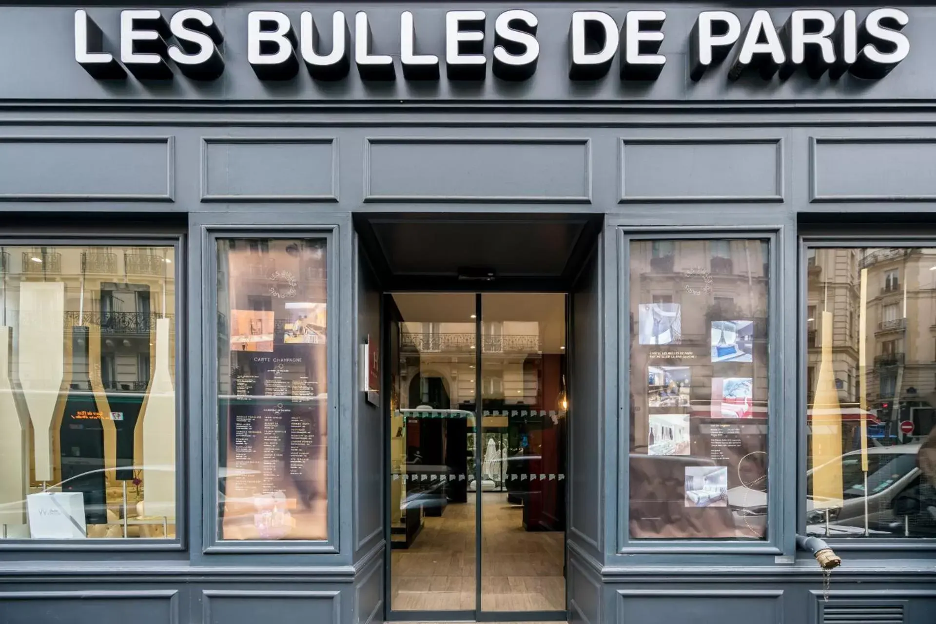 Facade/entrance in Hotel Les Bulles De Paris