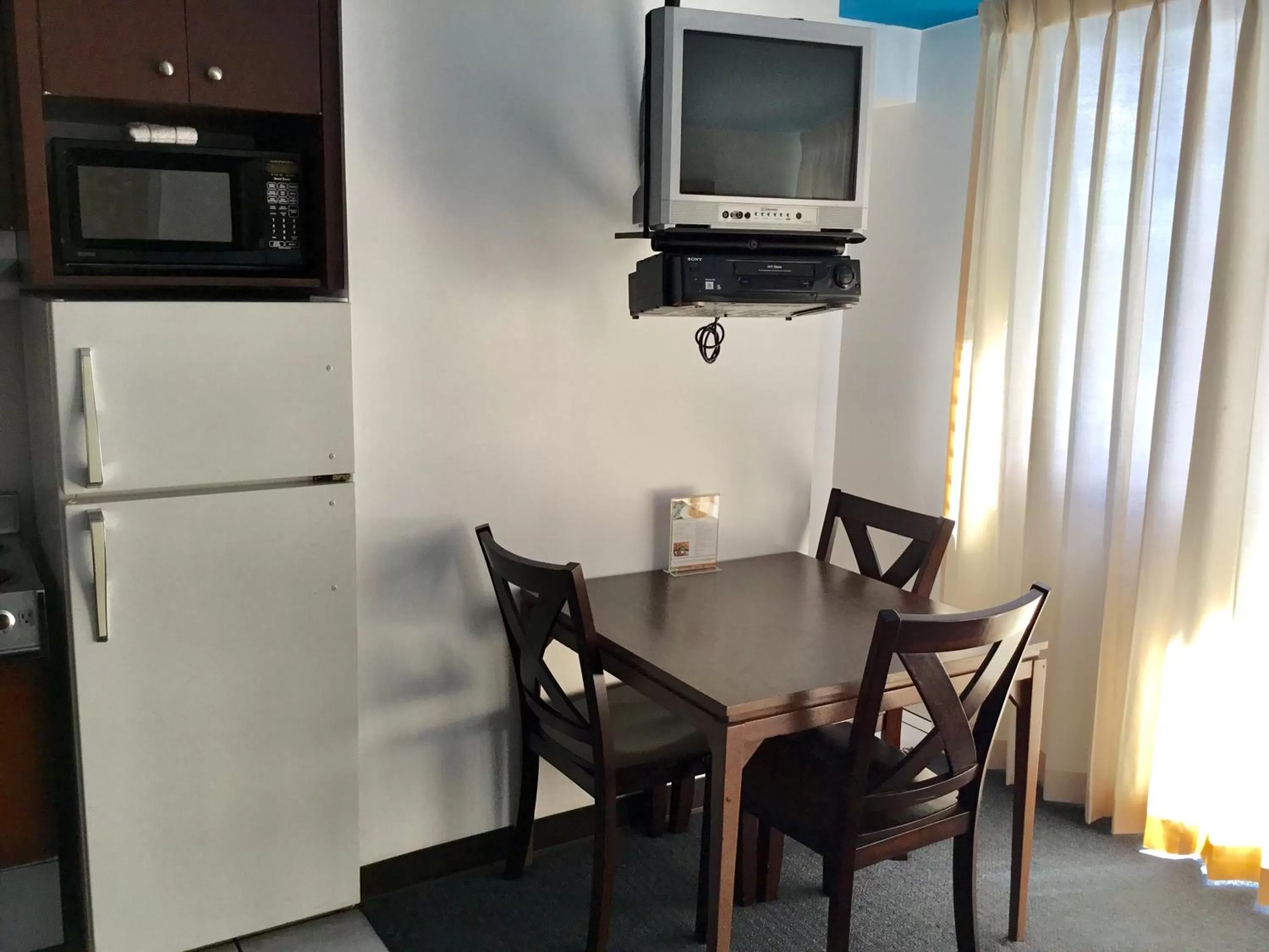 TV and multimedia in Holiday Surf Hotel (with full kitchen)