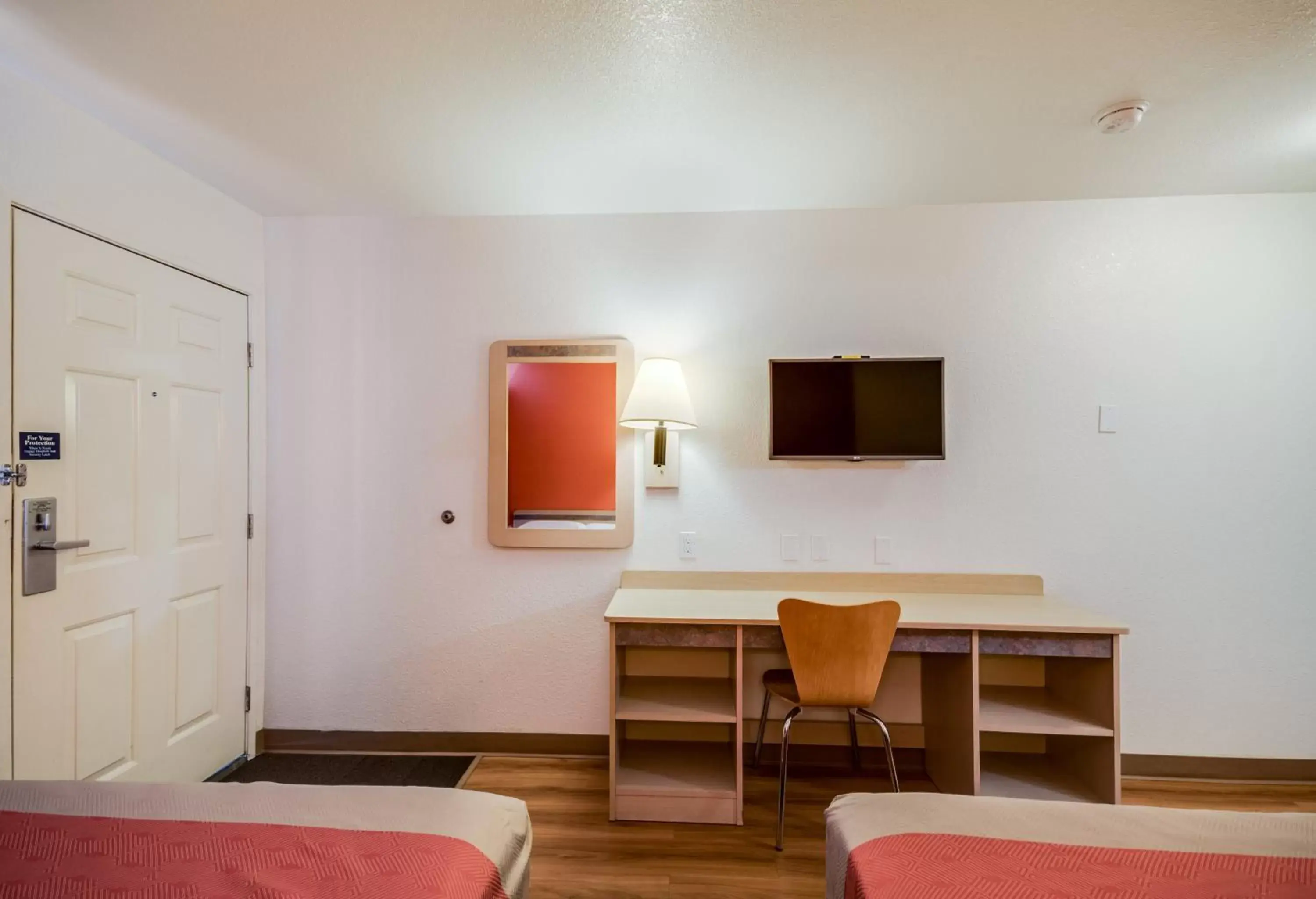 Bedroom, Seating Area in Motel 6-Bellingham, WA