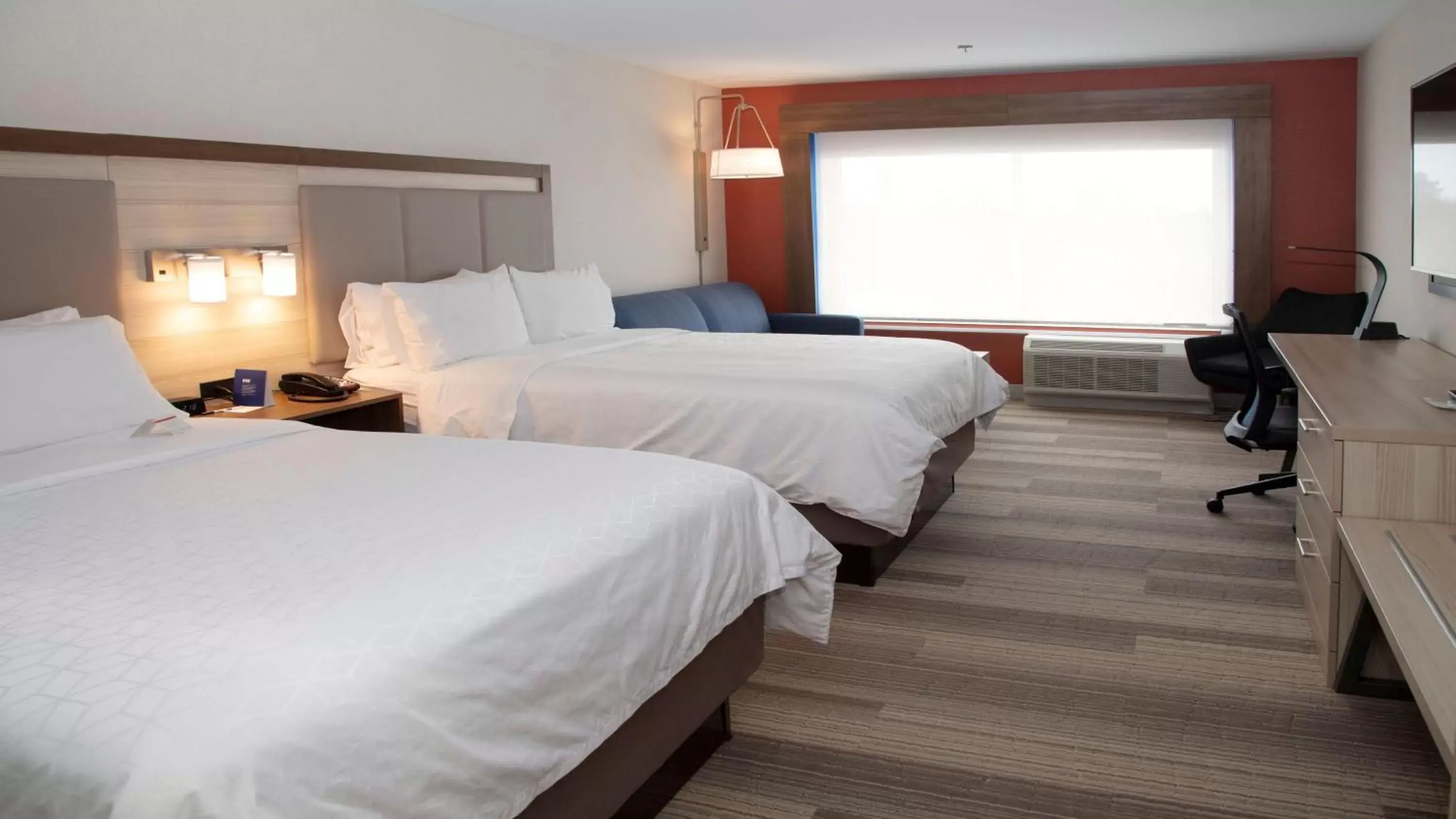 Bedroom, Bed in Holiday Inn Express & Suites - Marion, an IHG Hotel