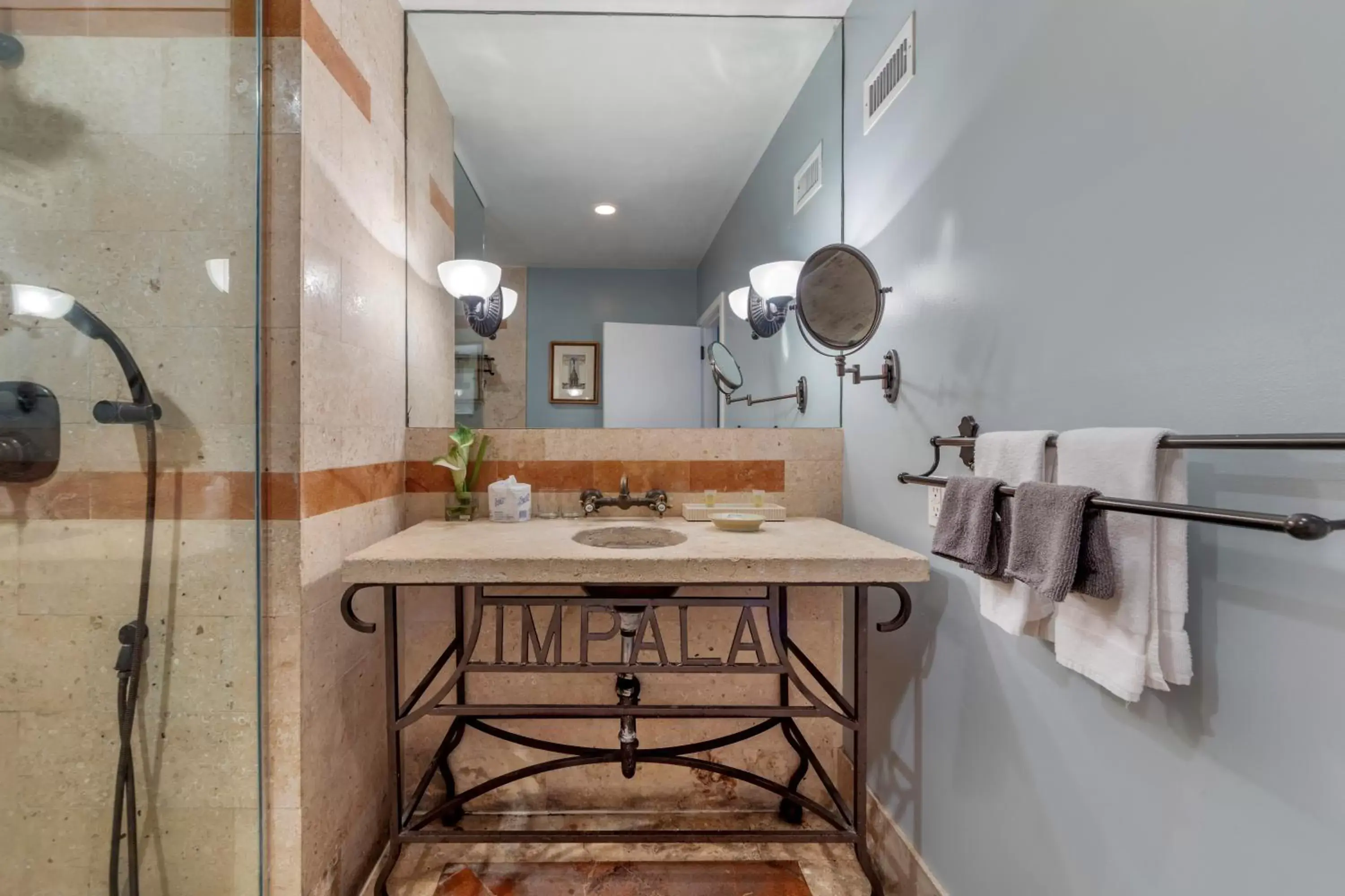 Bathroom in Hotel Impala by LuxUrban