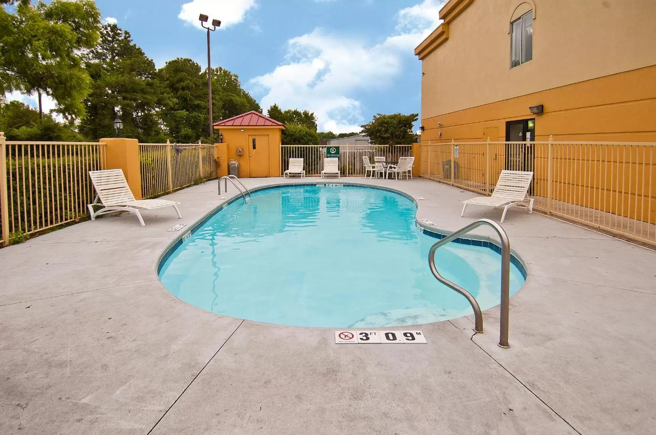 Pool view, Swimming Pool in La Quinta Inn by Wyndham Decatur Alabama
