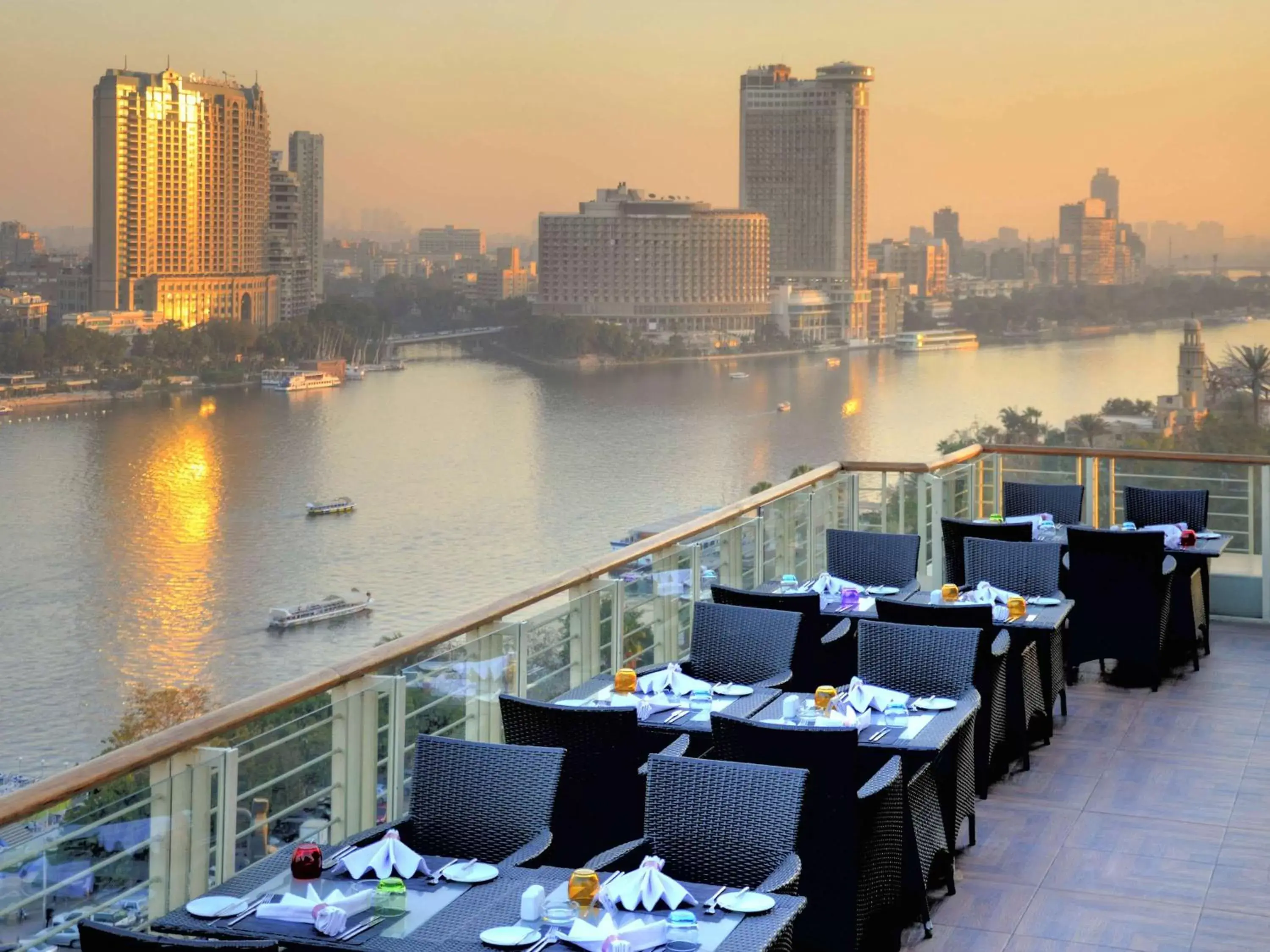 Restaurant/Places to Eat in Hotel Novotel Cairo El Borg
