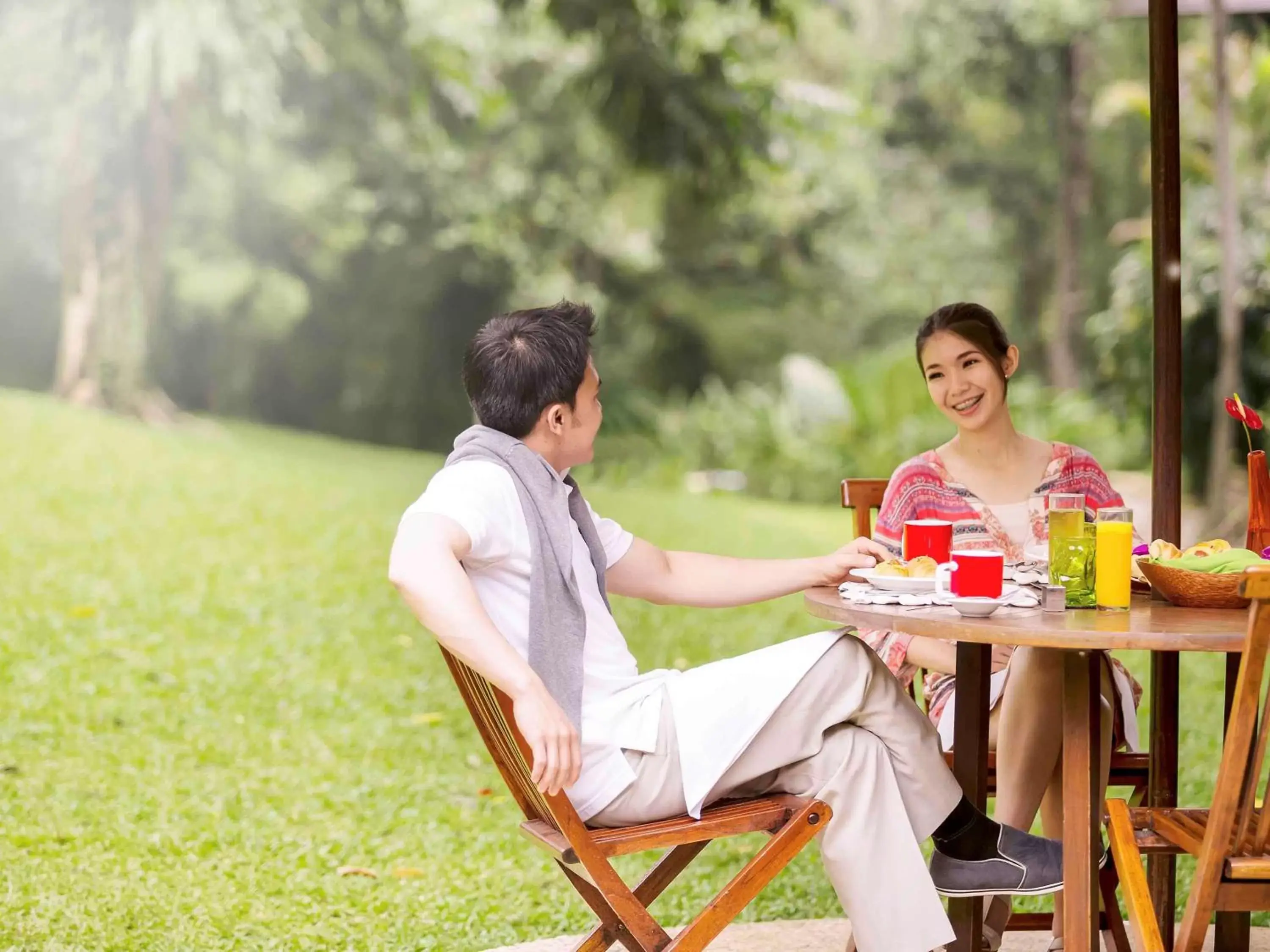 Lounge or bar in Novotel Bogor Golf Resort