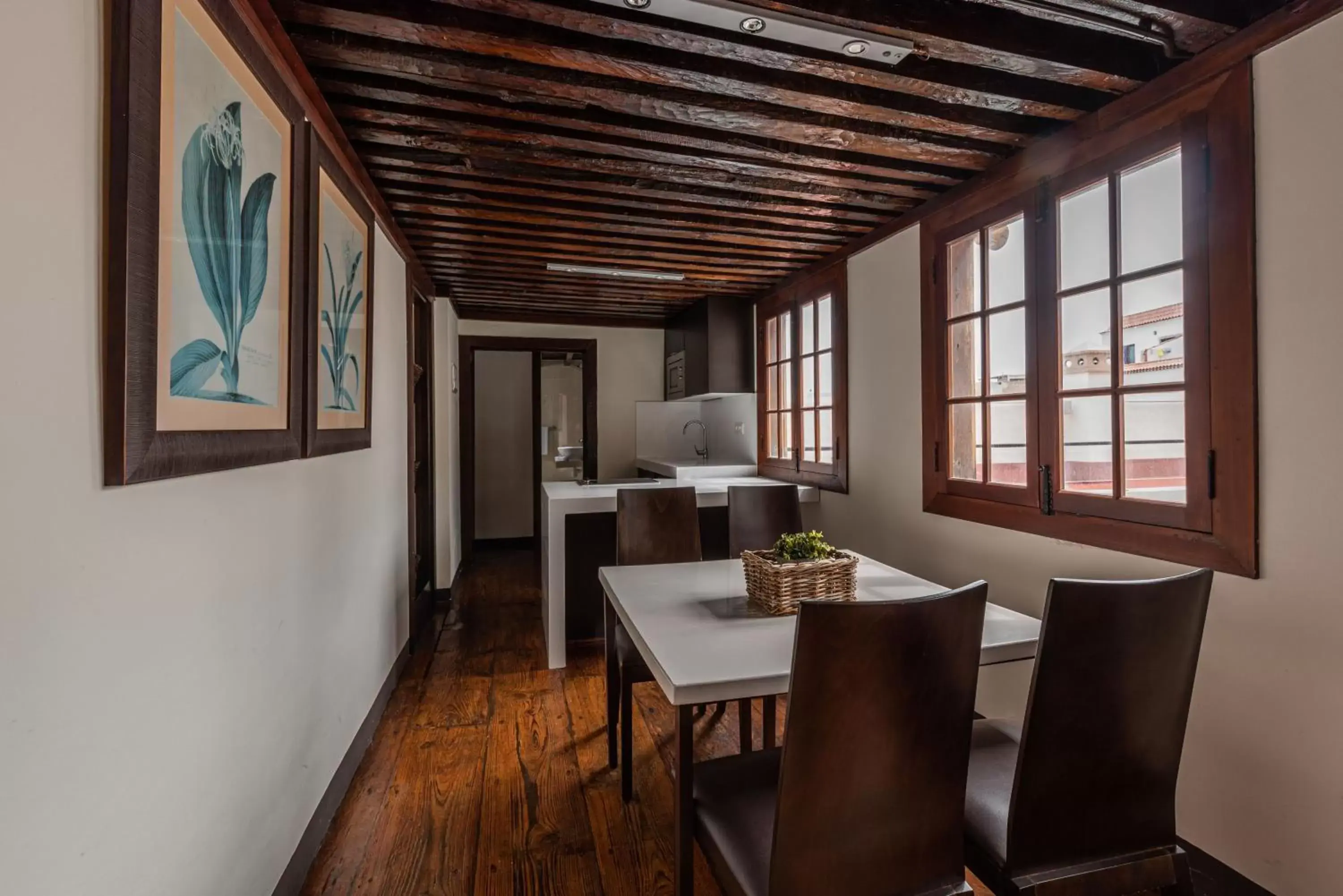 Dining Area in Isla Baja Suites