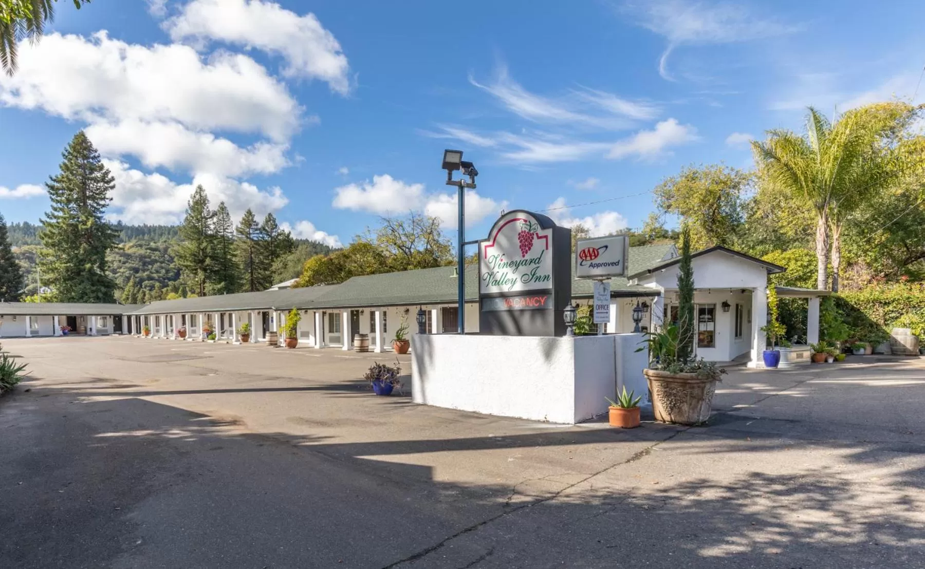 Property Building in Vineyard Valley Inn